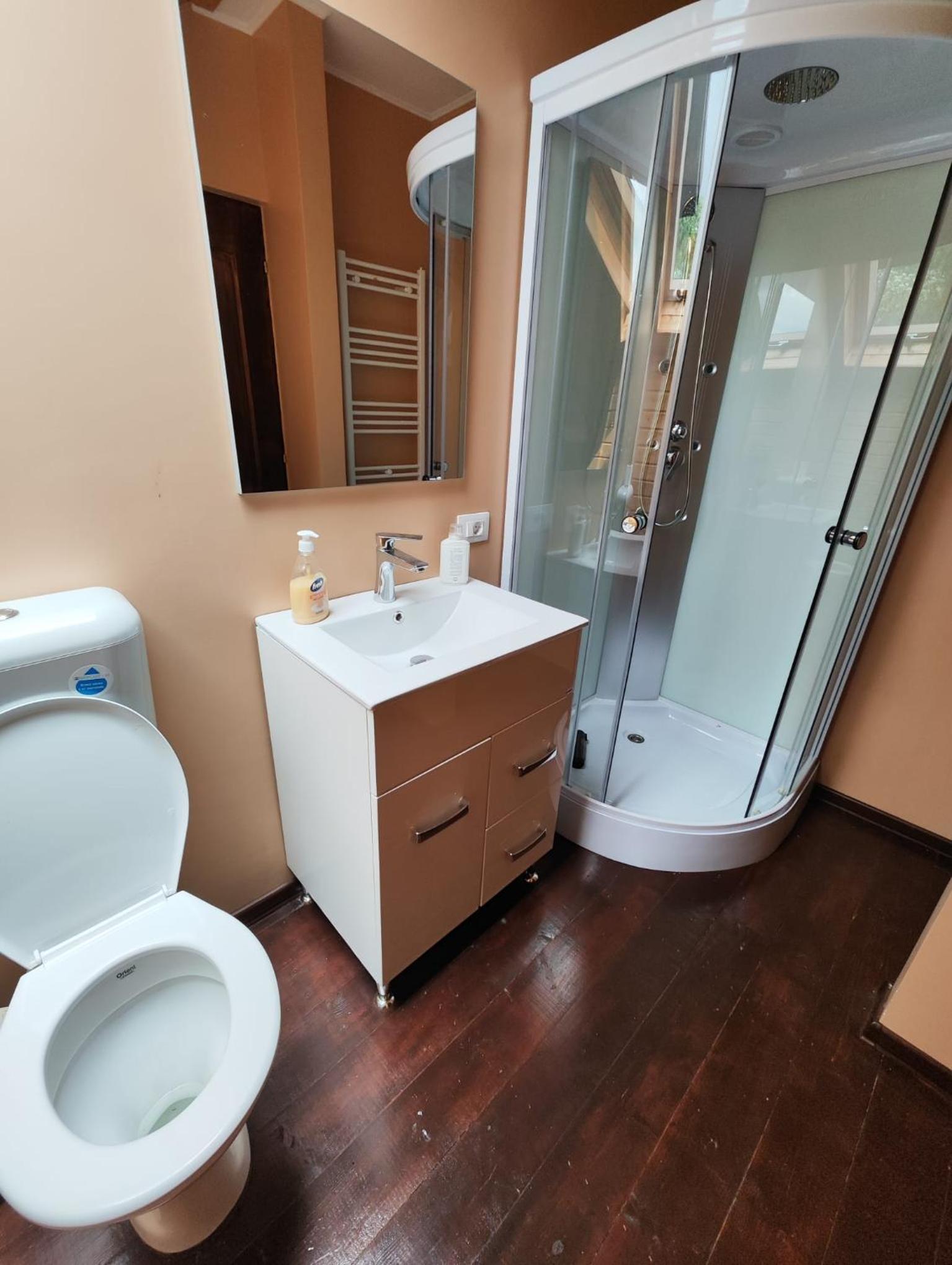 Double Room with Private Bathroom - Photo 3