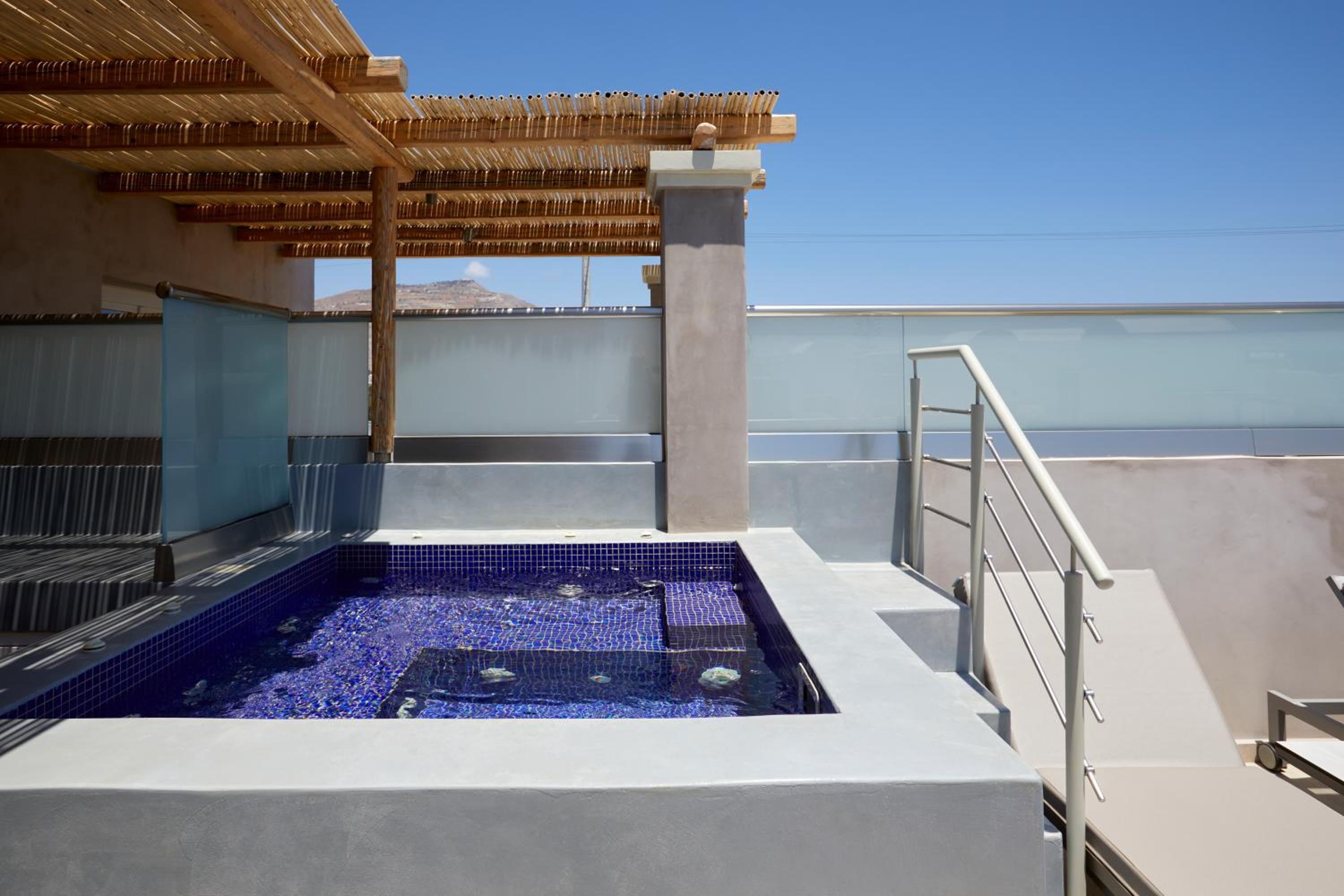 King Room with Hot Tub - Photo 4