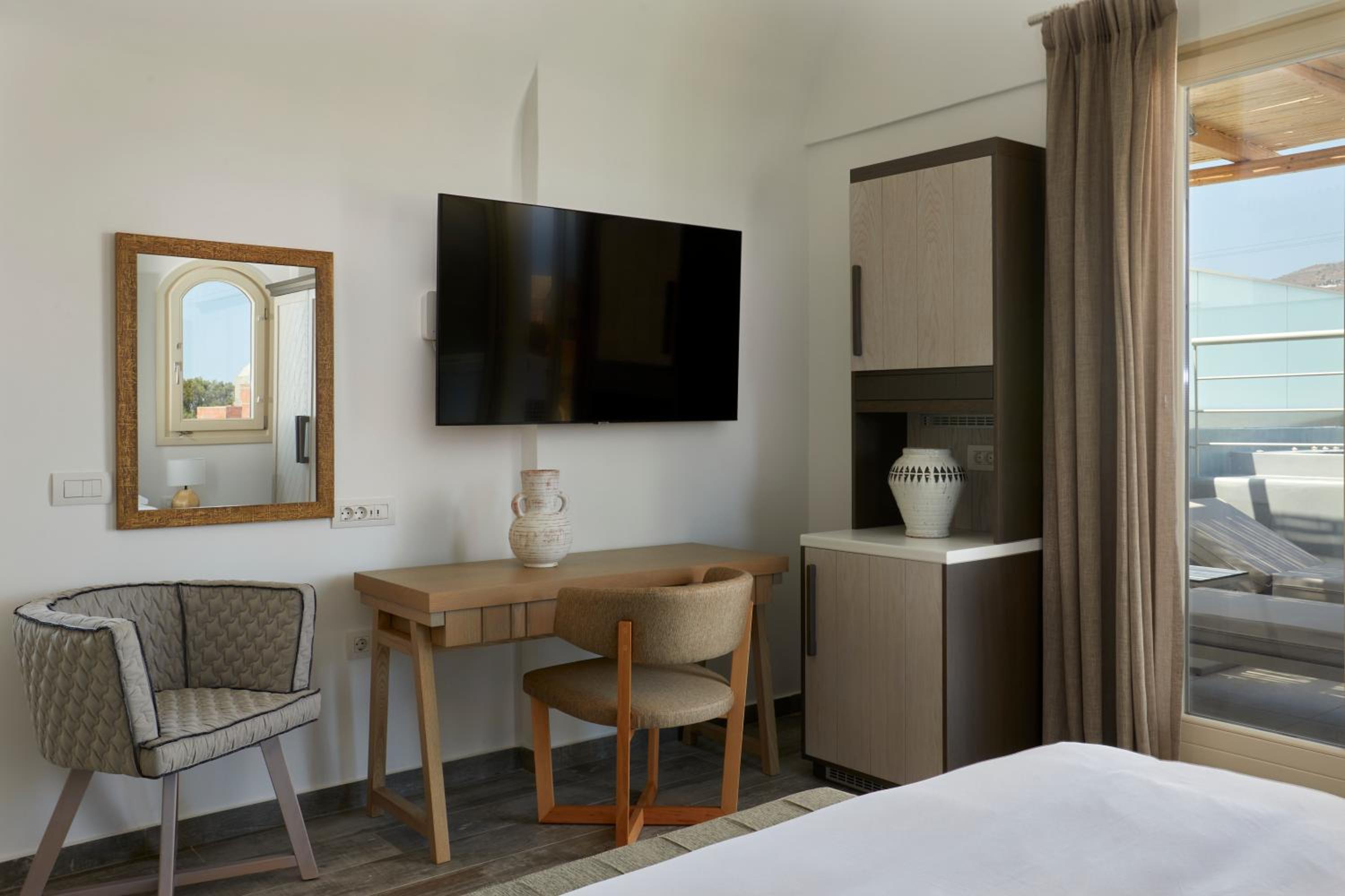 King Room with Hot Tub - Photo 17