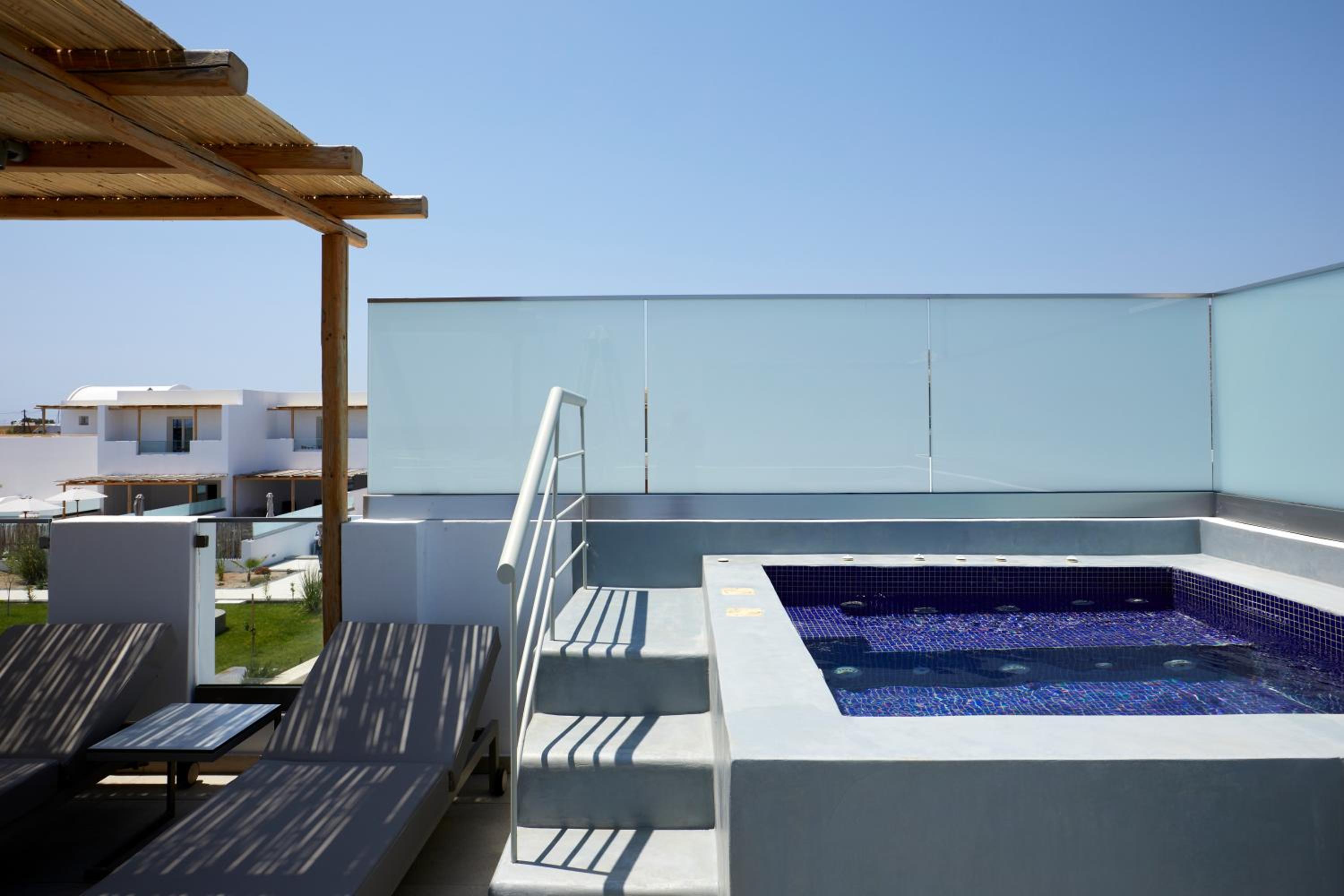 King Room with Hot Tub - Photo 14