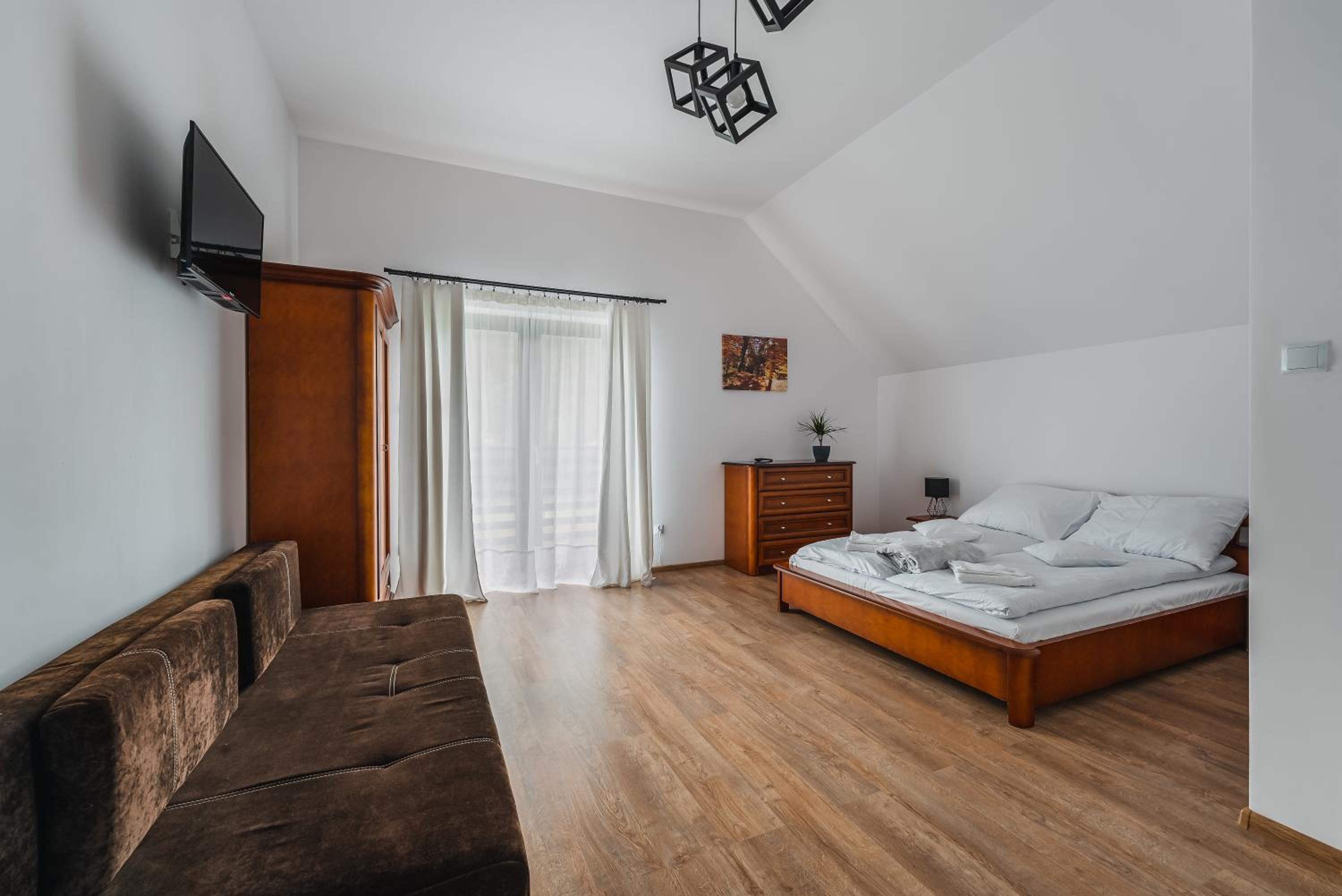 Quadruple Room with Balcony - Photo 3