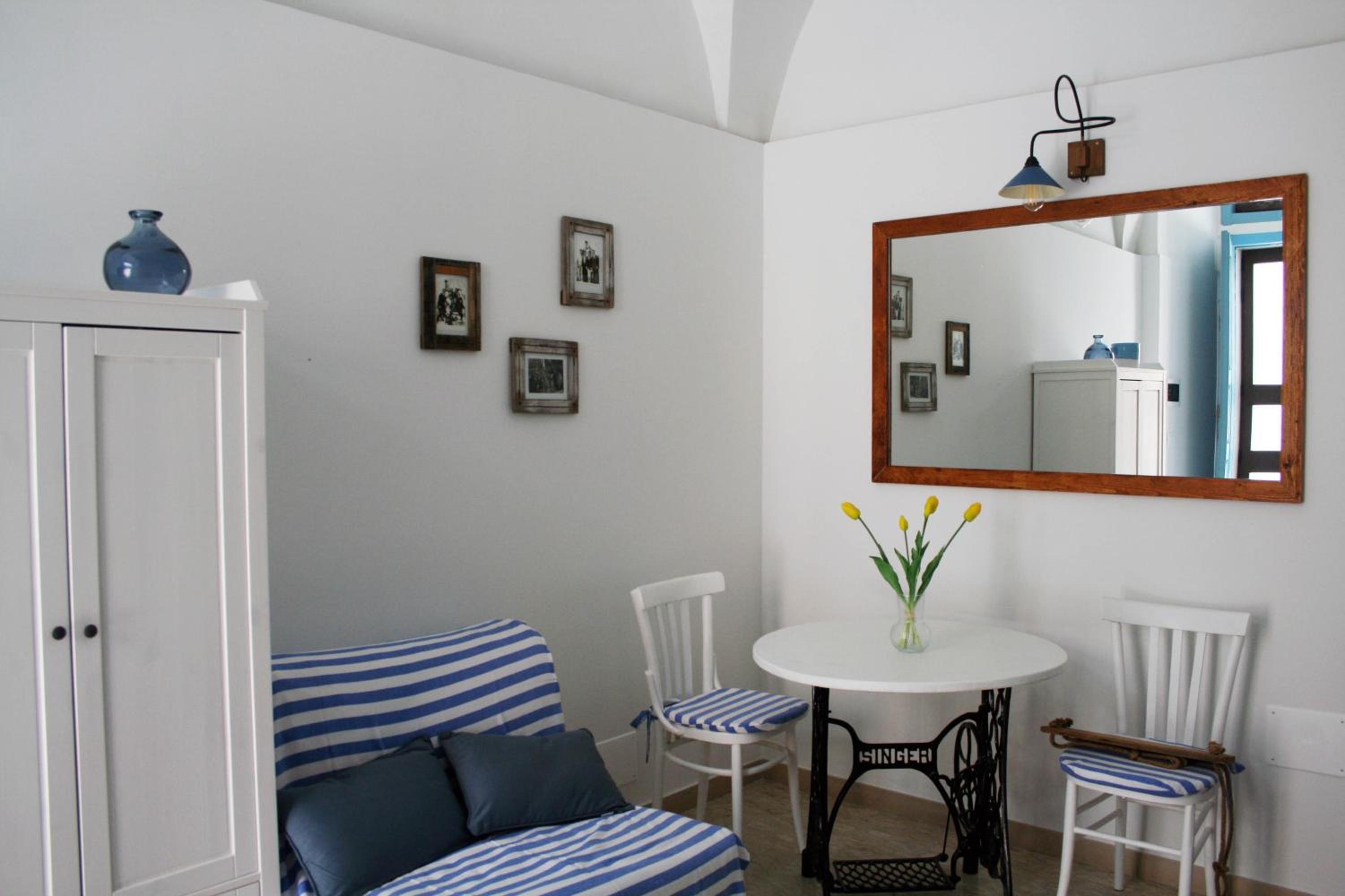 One-Bedroom House photo 1