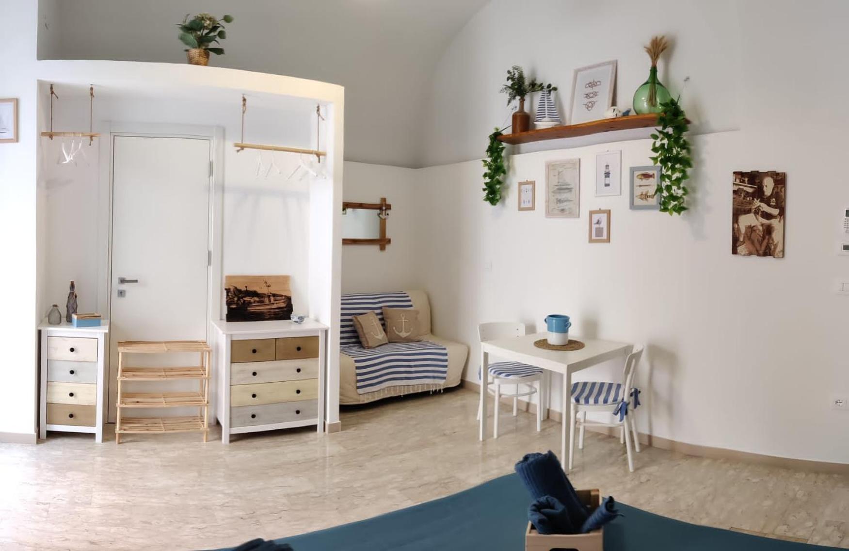 One-Bedroom House photo 1