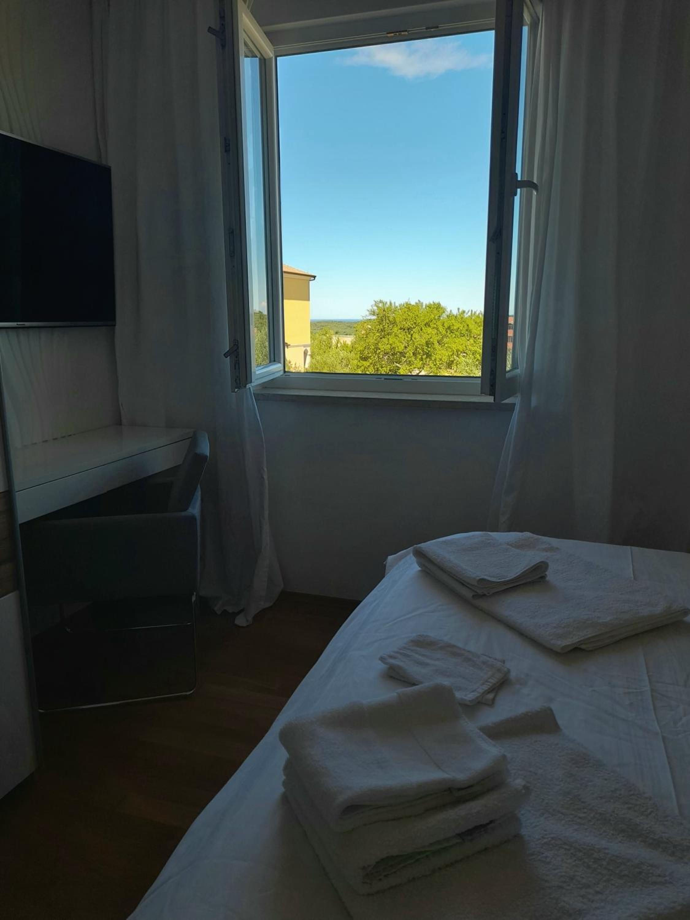 Double Room 2 - Photo 6