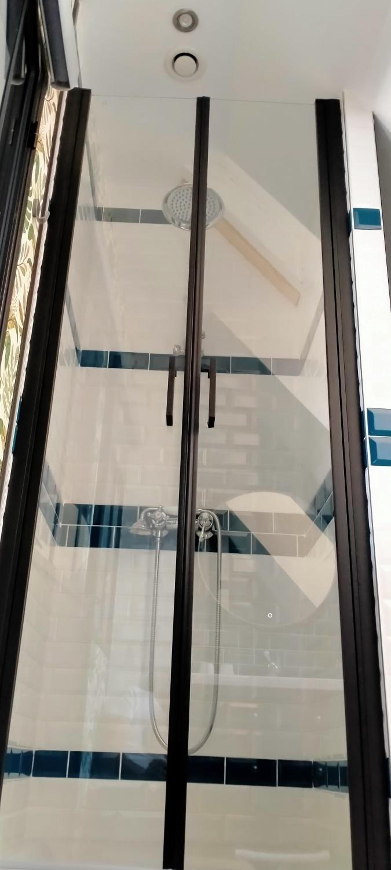 Deluxe Double Room with Shower photo 3