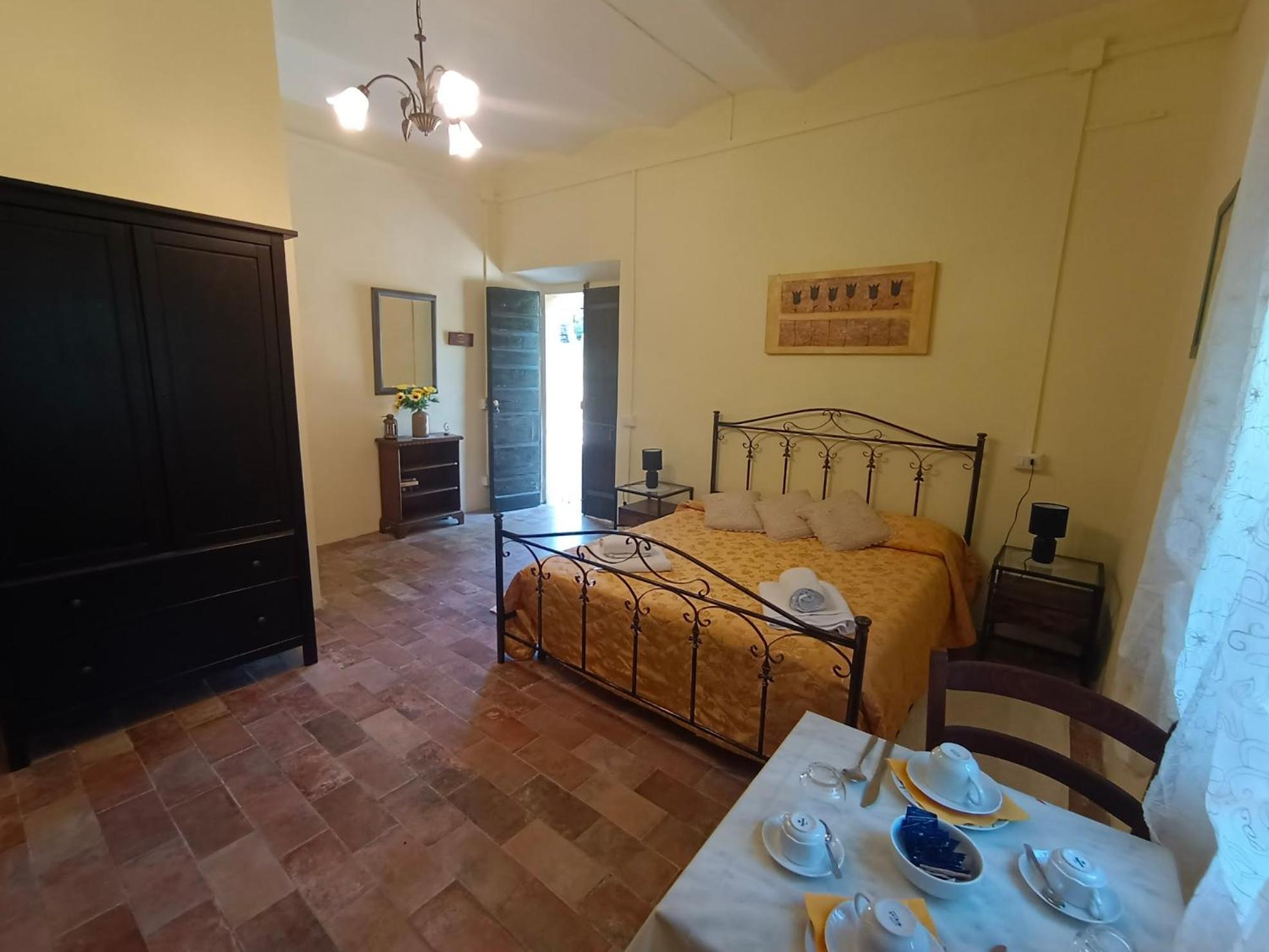 Double Room - Photo 5