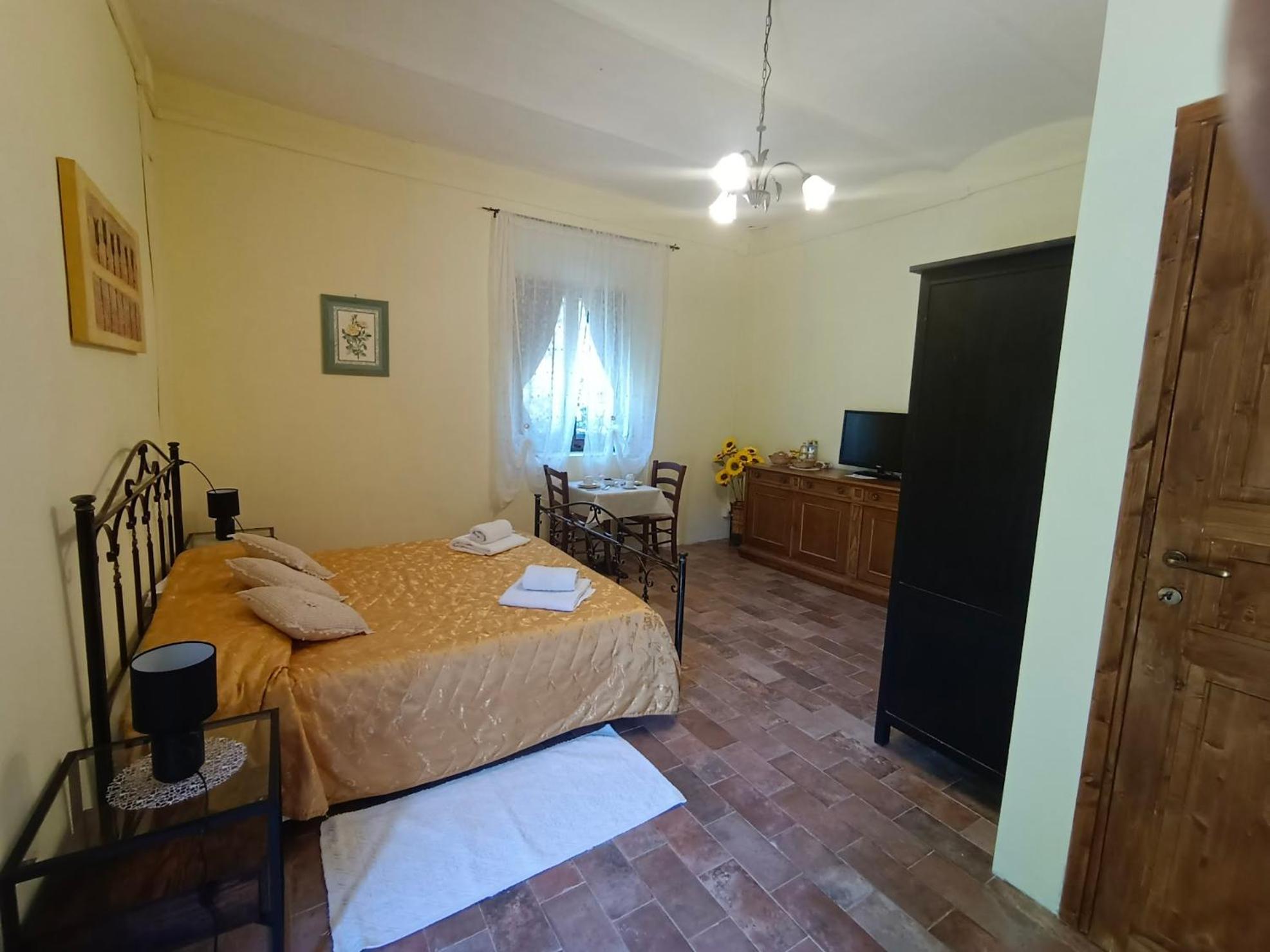 Double Room - Photo 9