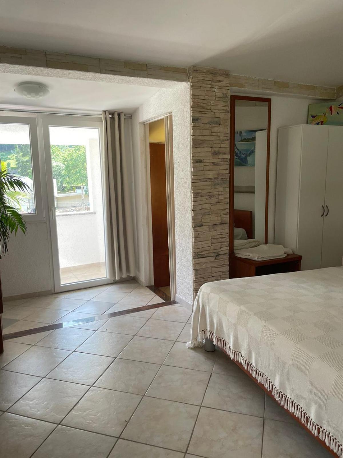 One-Bedroom Apartment - Photo 1