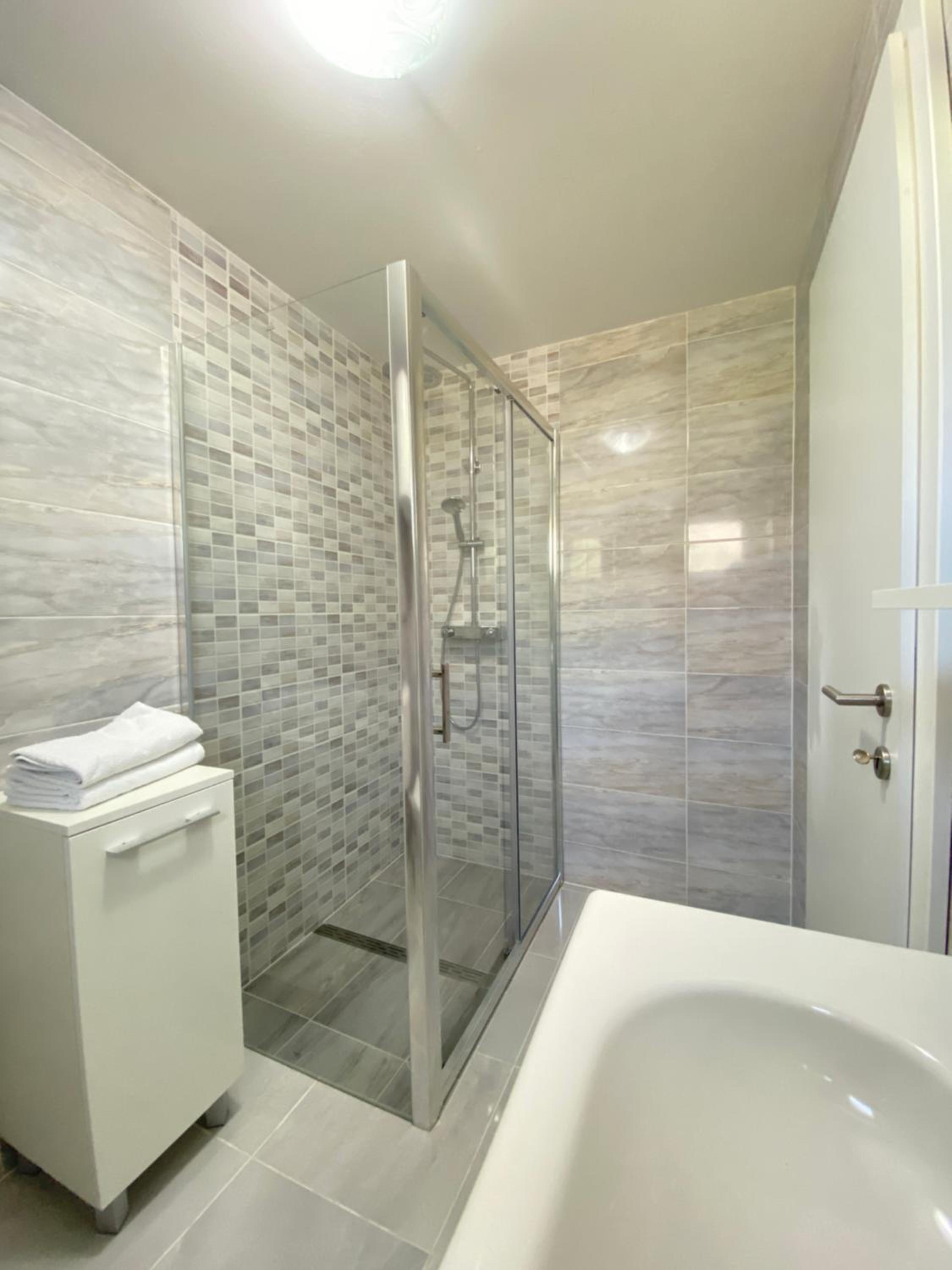 Deluxe Queen Room - Photo 5