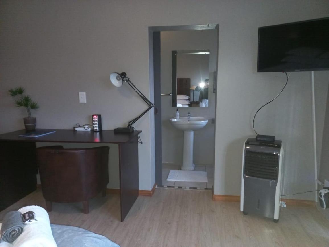 Double Room - Photo 12