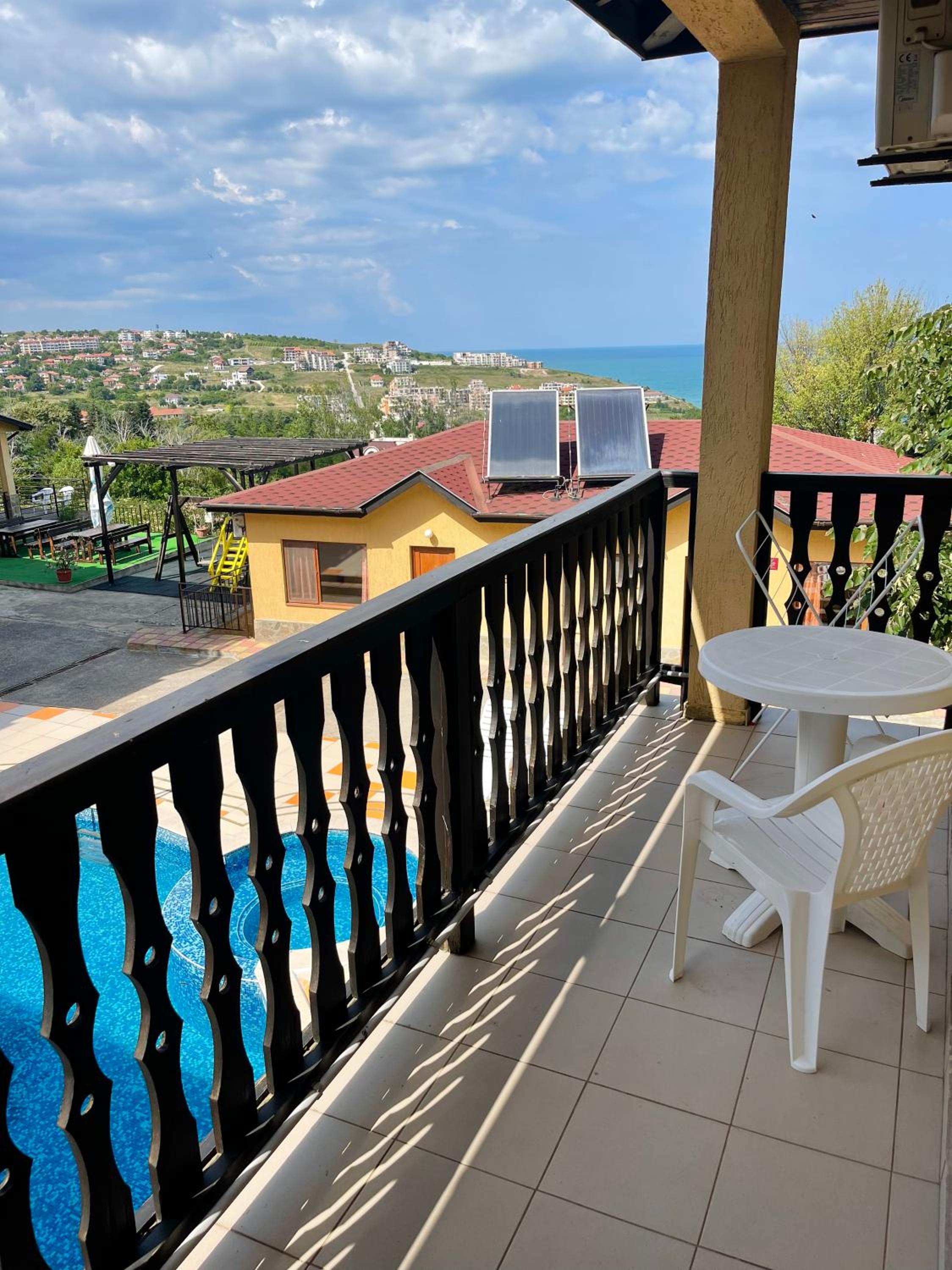 Twin Room with Balcony and Sea View - Photo 3