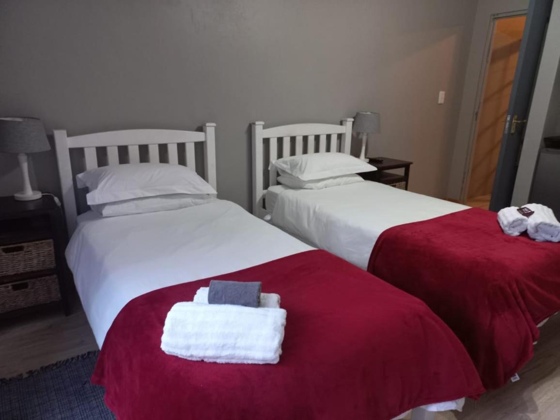 Standard Twin Room - Photo 1