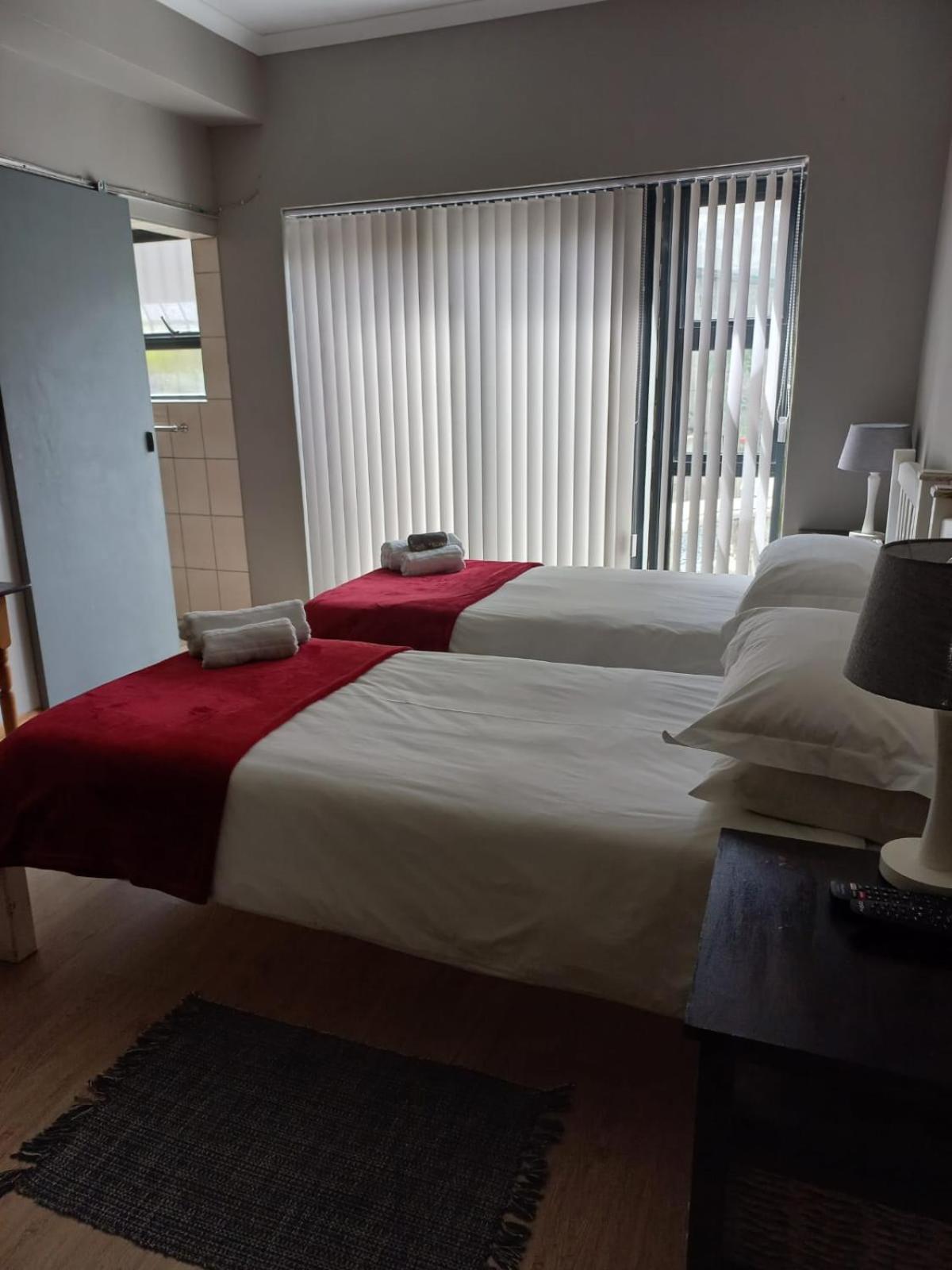 Standard Twin Room - Photo 5