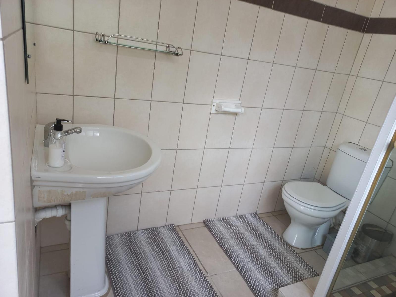 Standard Twin Room - Photo 2