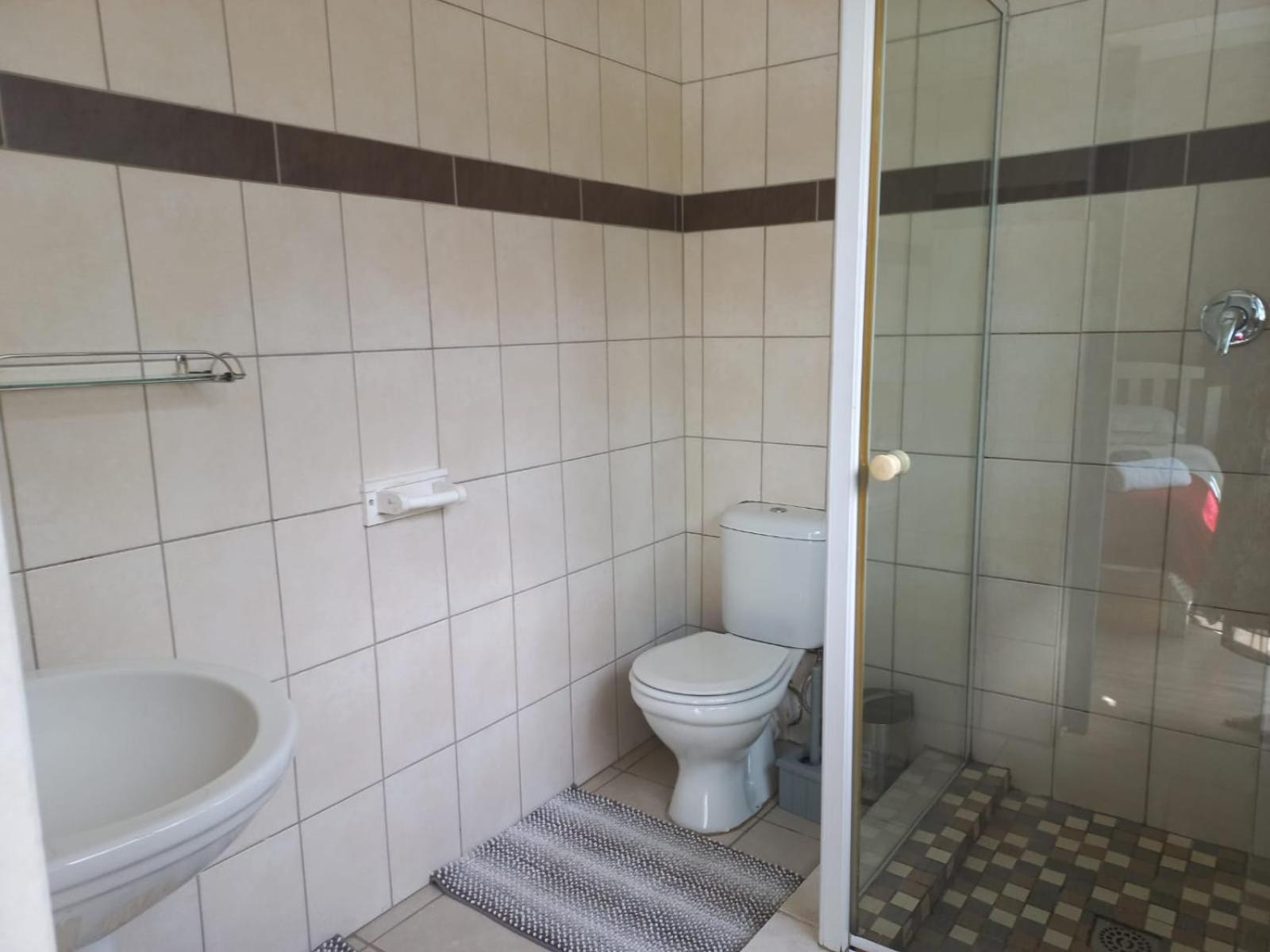 Standard Twin Room - Photo 3
