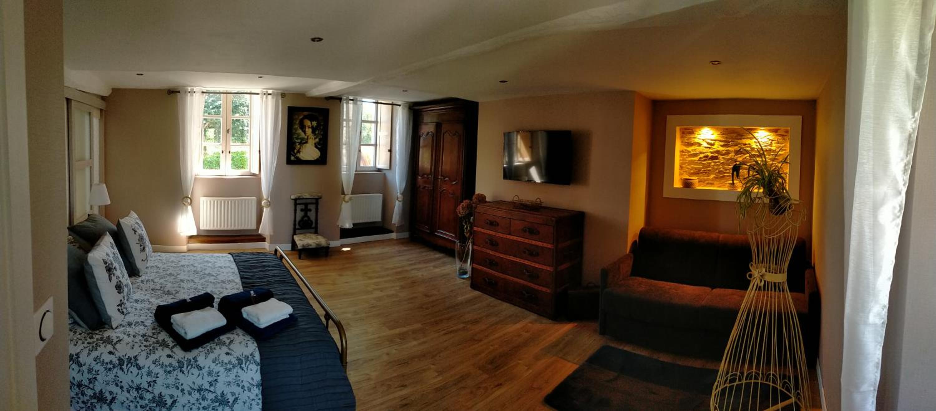 Deluxe Double Room with Shower photo 3