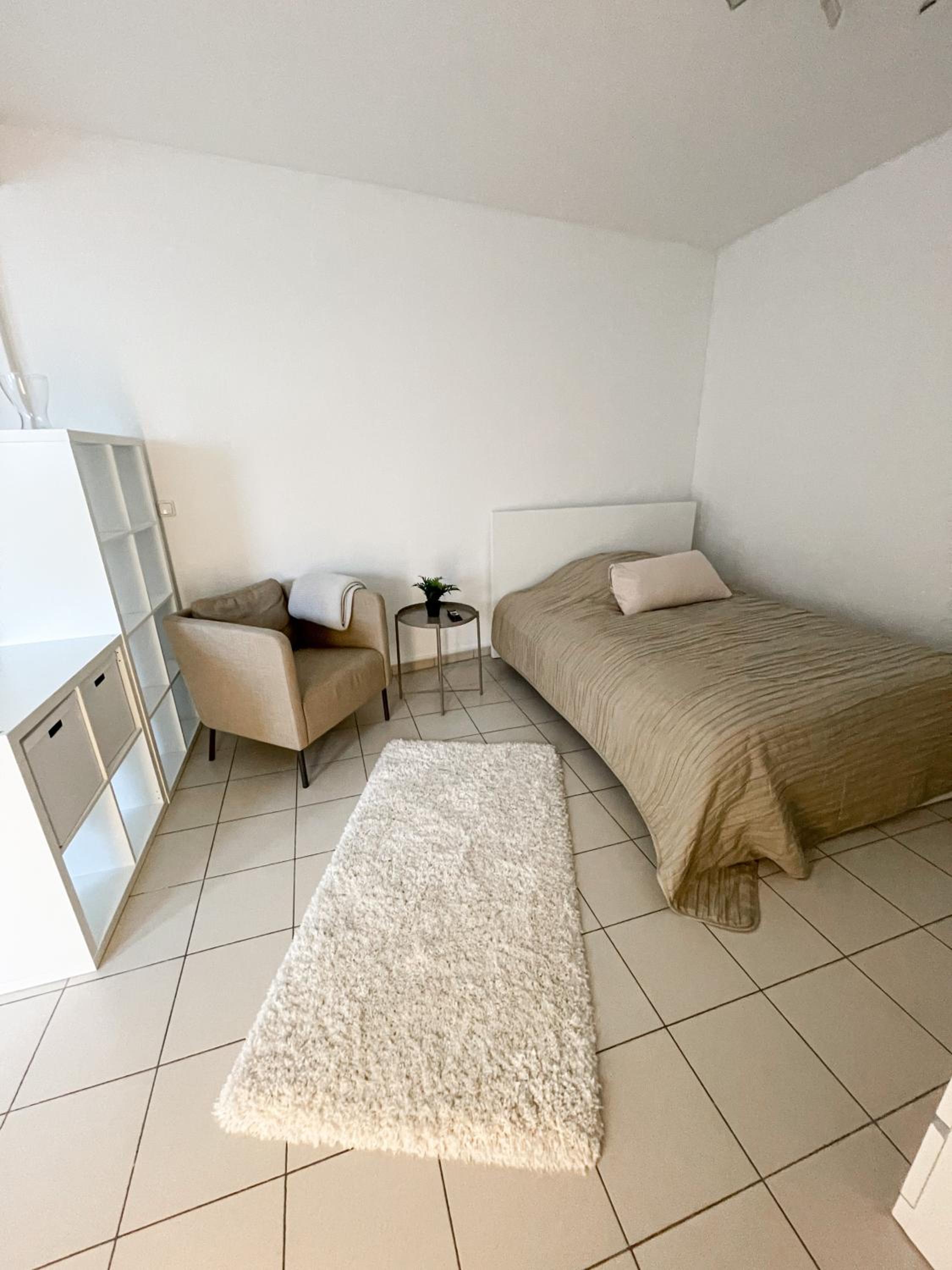 One-Bedroom Apartment photo 1