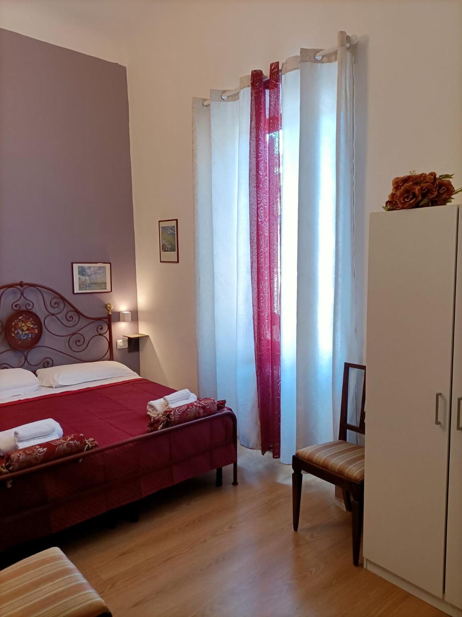 Queen Room photo 1