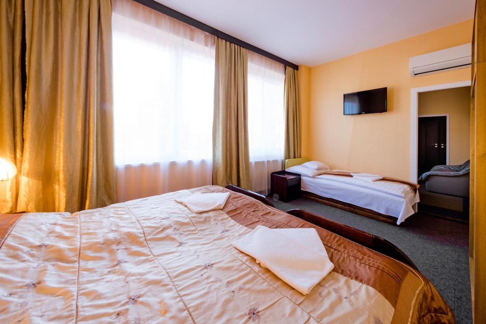 Suite - Photo 1