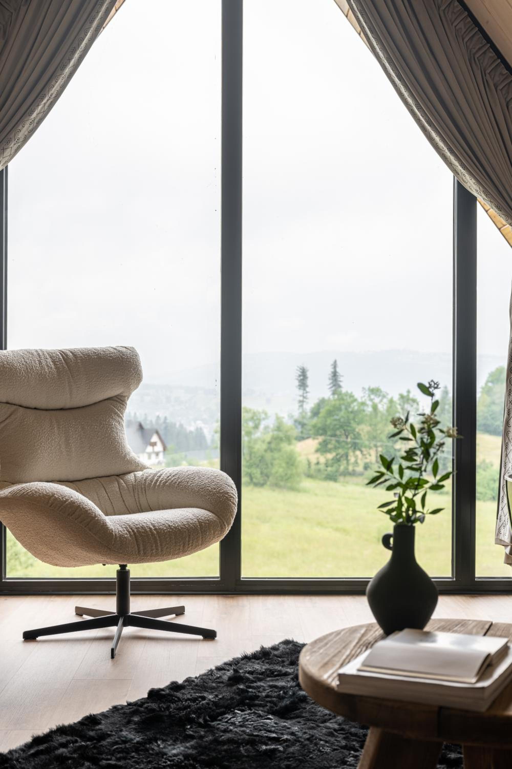 Apartment with Mountain View photo 1