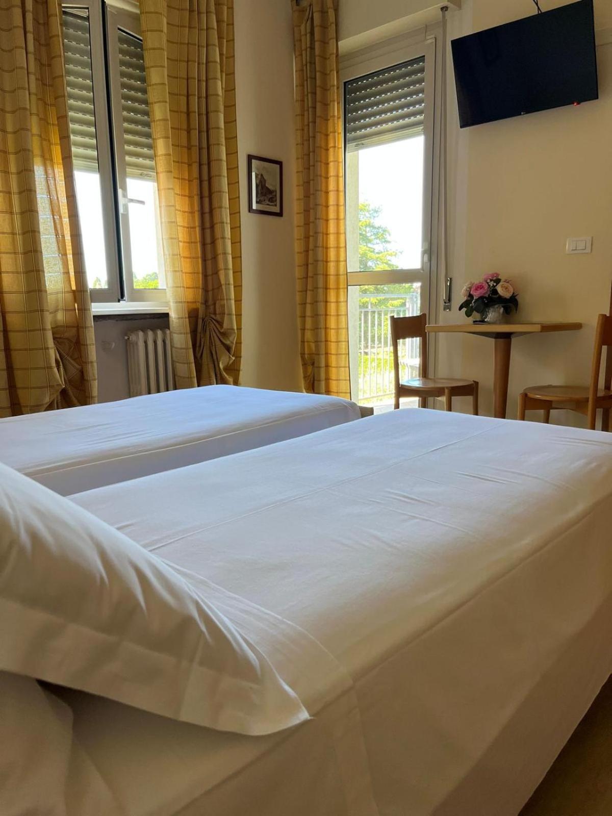 Queen Room with Balcony photo 2