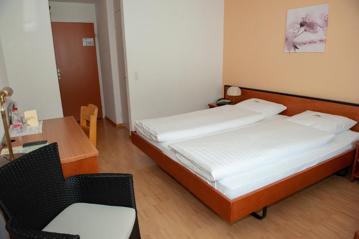 Double Room with Balcony - Photo 1