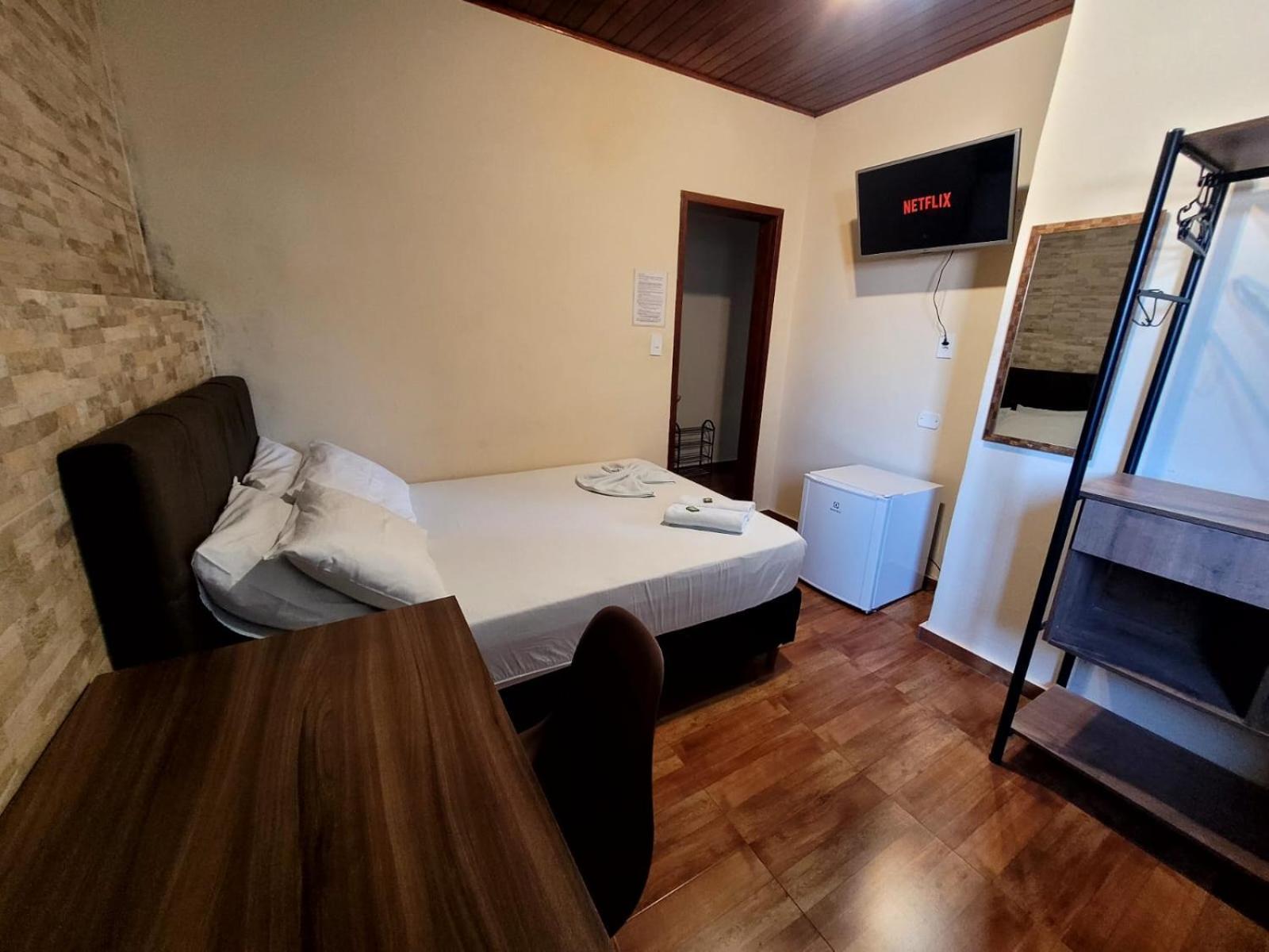 Standard Double Room - Photo 4
