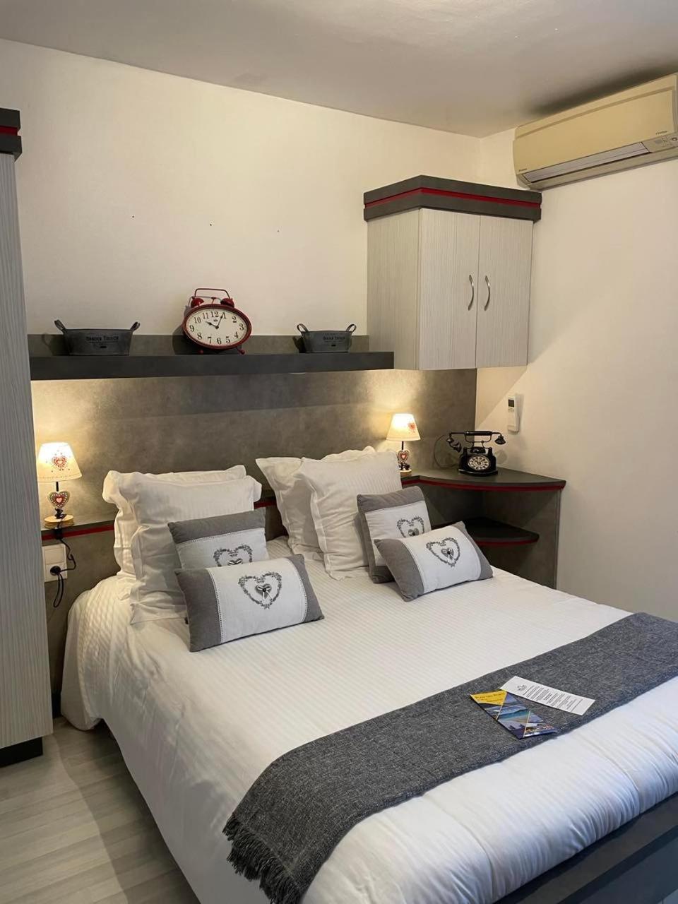 Double Room - Photo 8