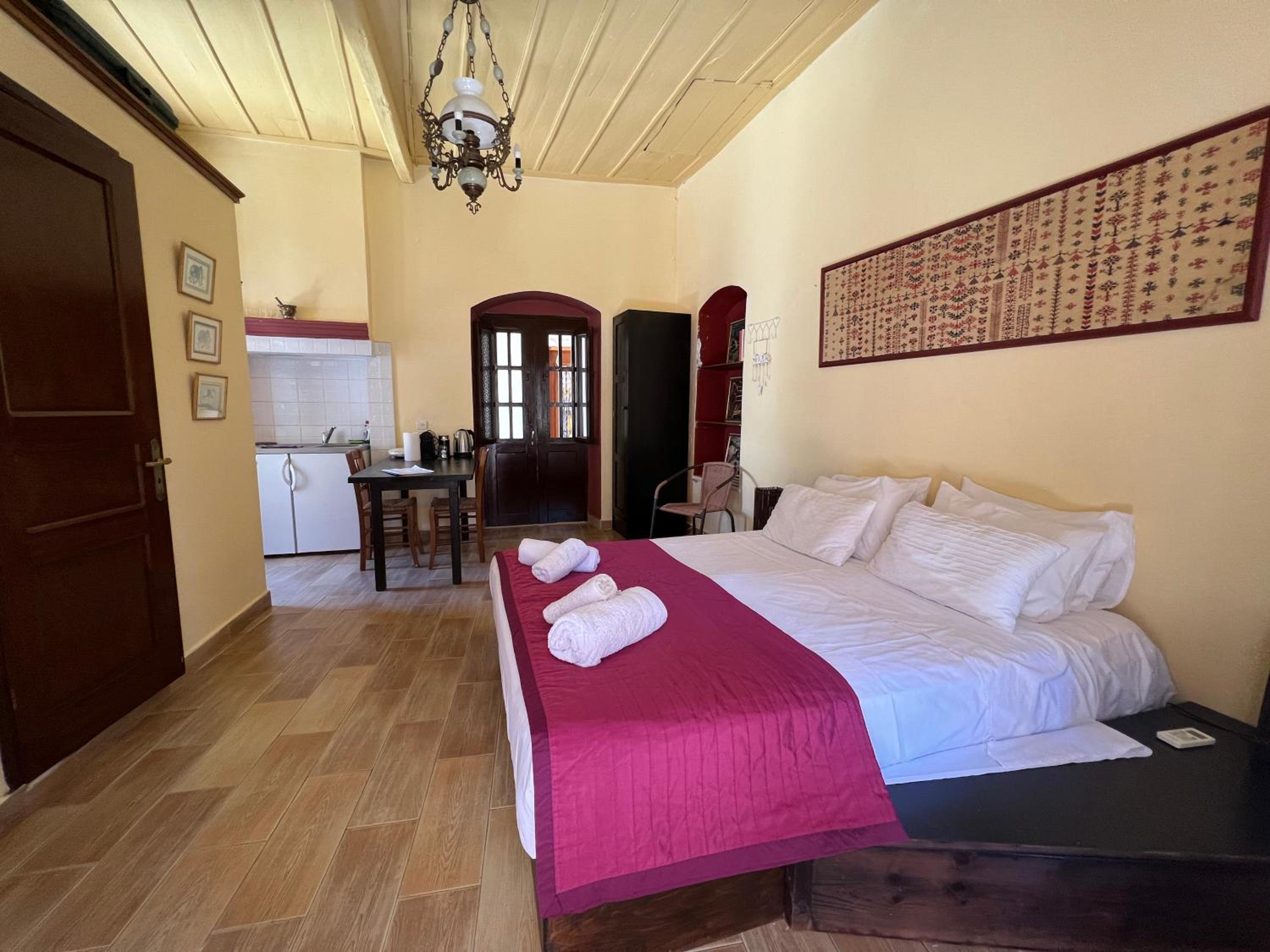One-Bedroom Apartment - Photo 11