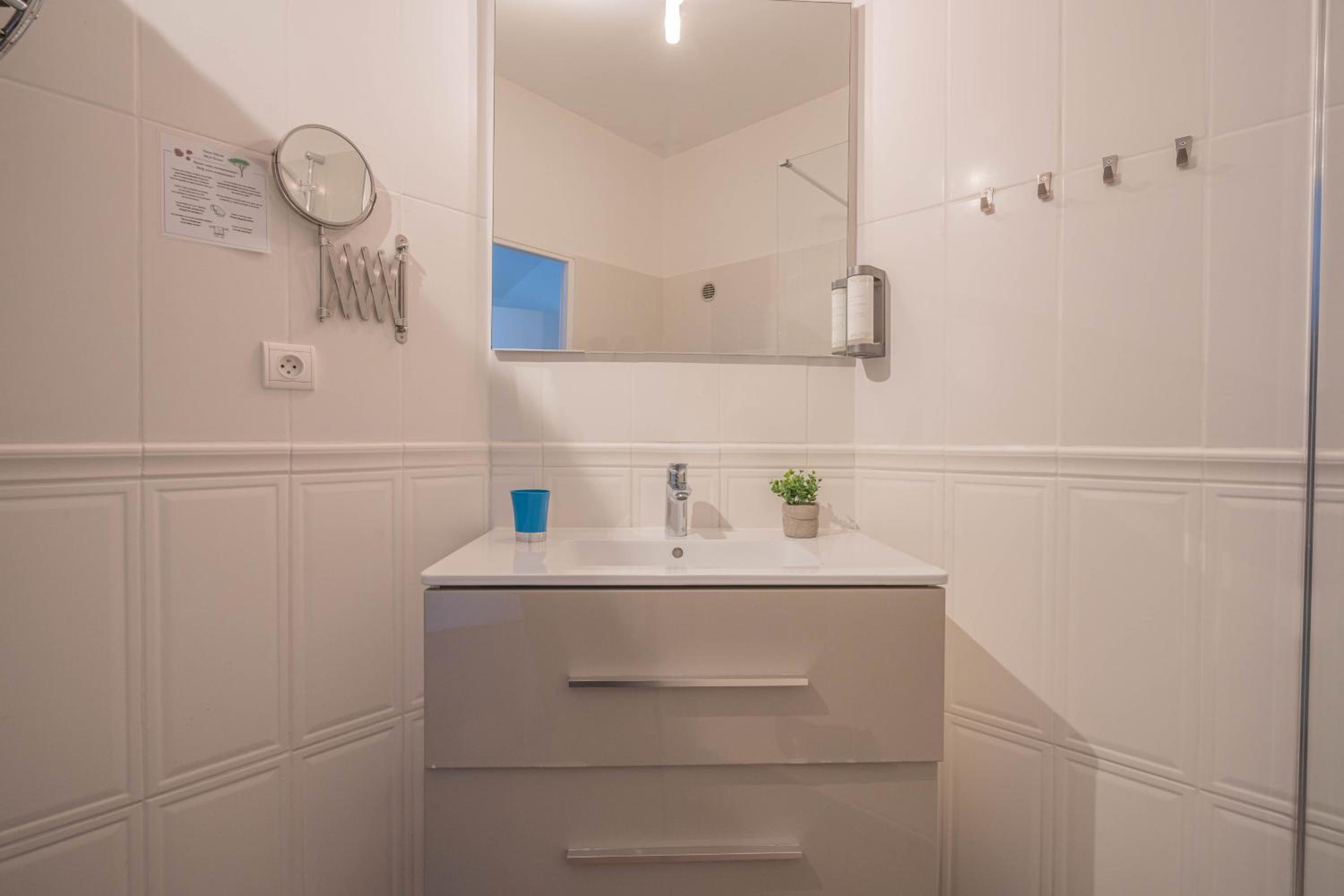 Superior Quadruple Room with air-conditioning and  with a partial sea view - Photo 2
