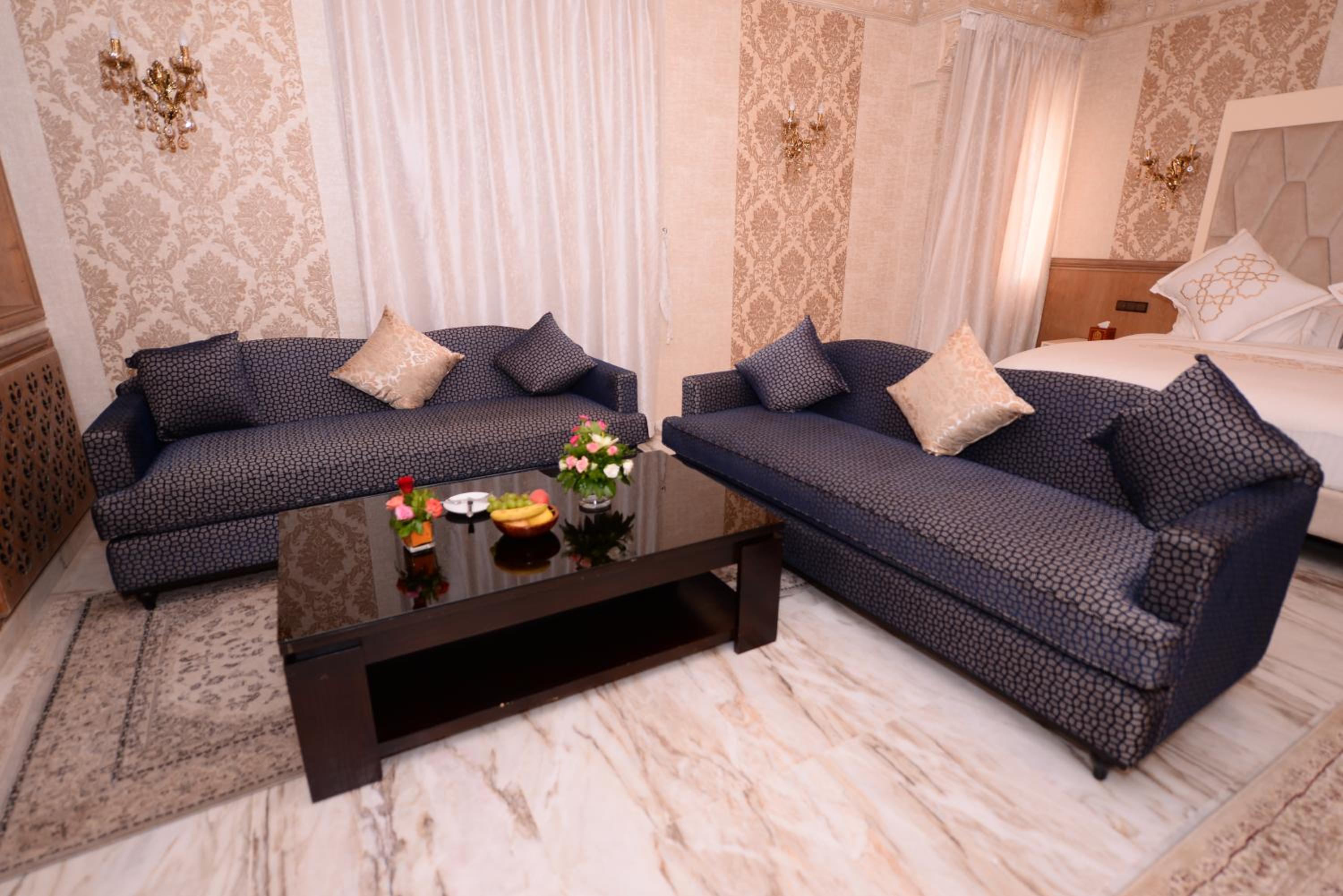 Suite with Hot Tub - Photo 11