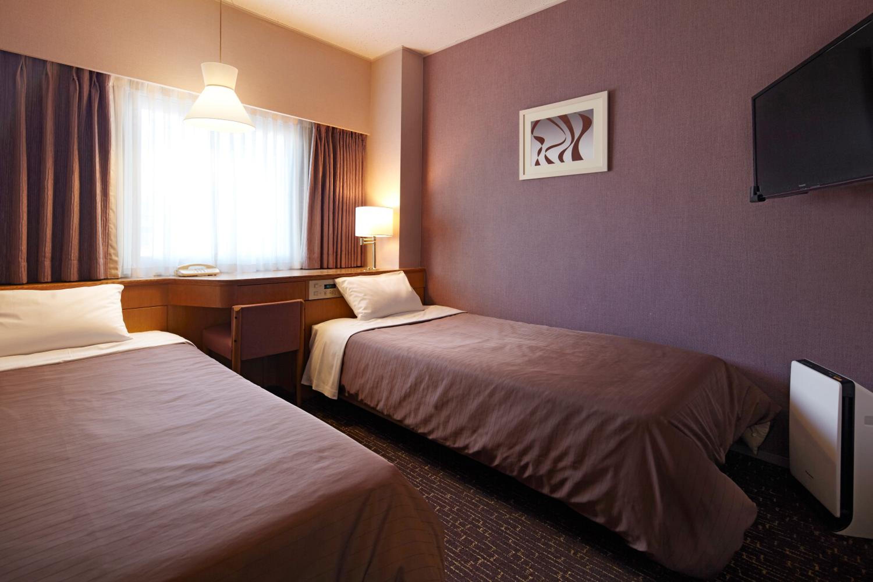 Economy Twin Room - Non-Smoking (2 Beds)