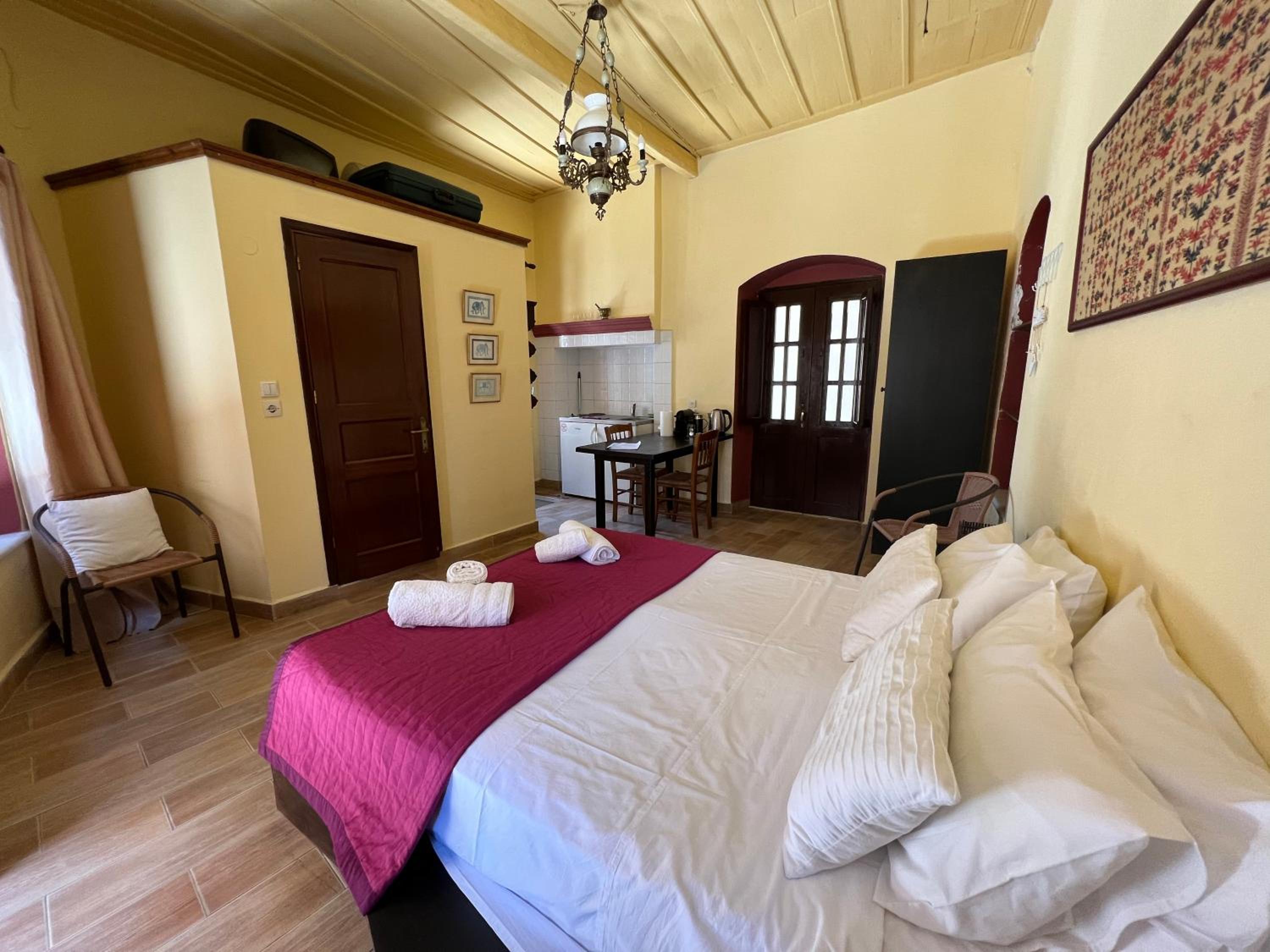 One-Bedroom Apartment - Photo 4