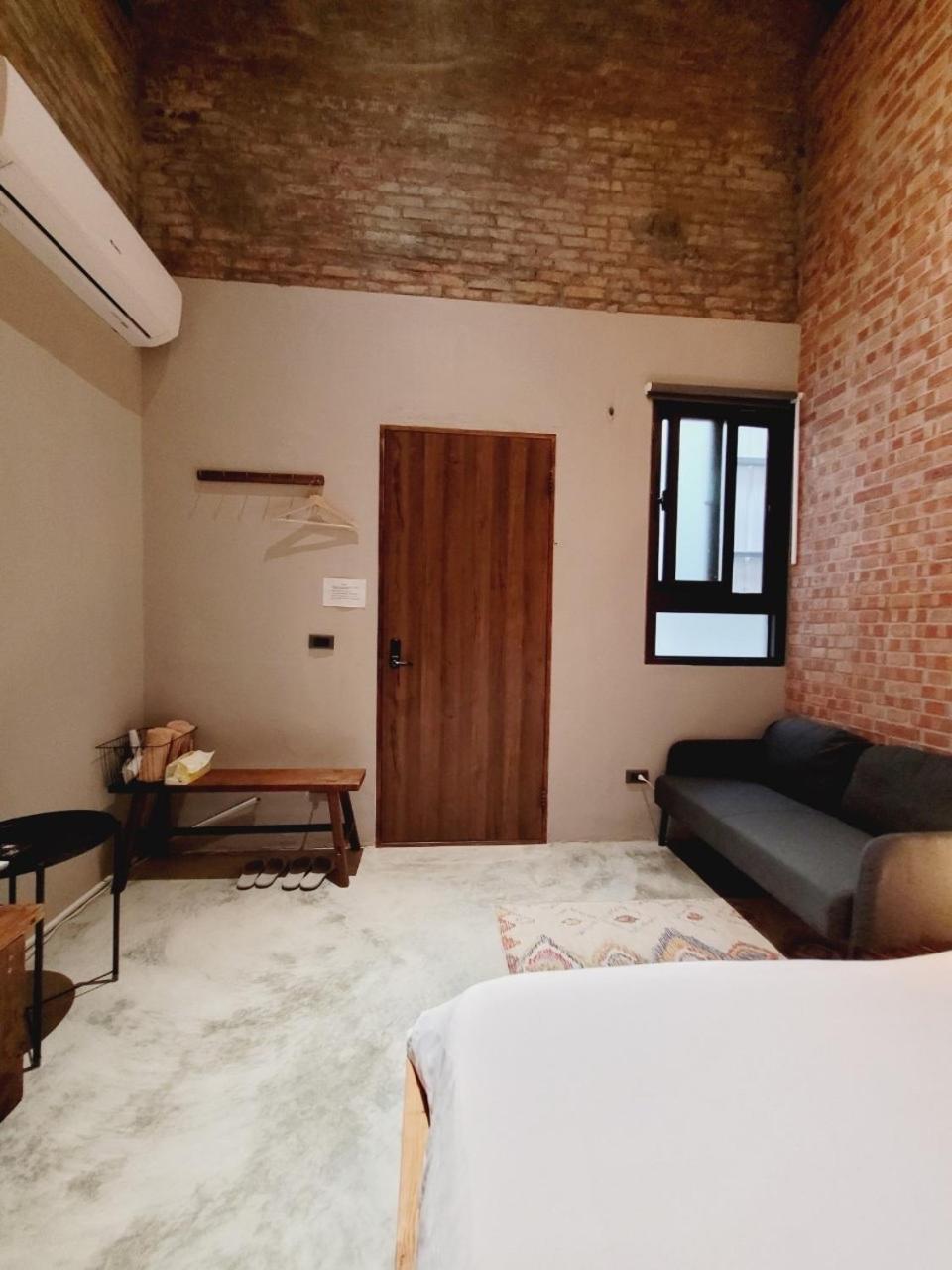 Double Room with Shared Bathroom photo 2
