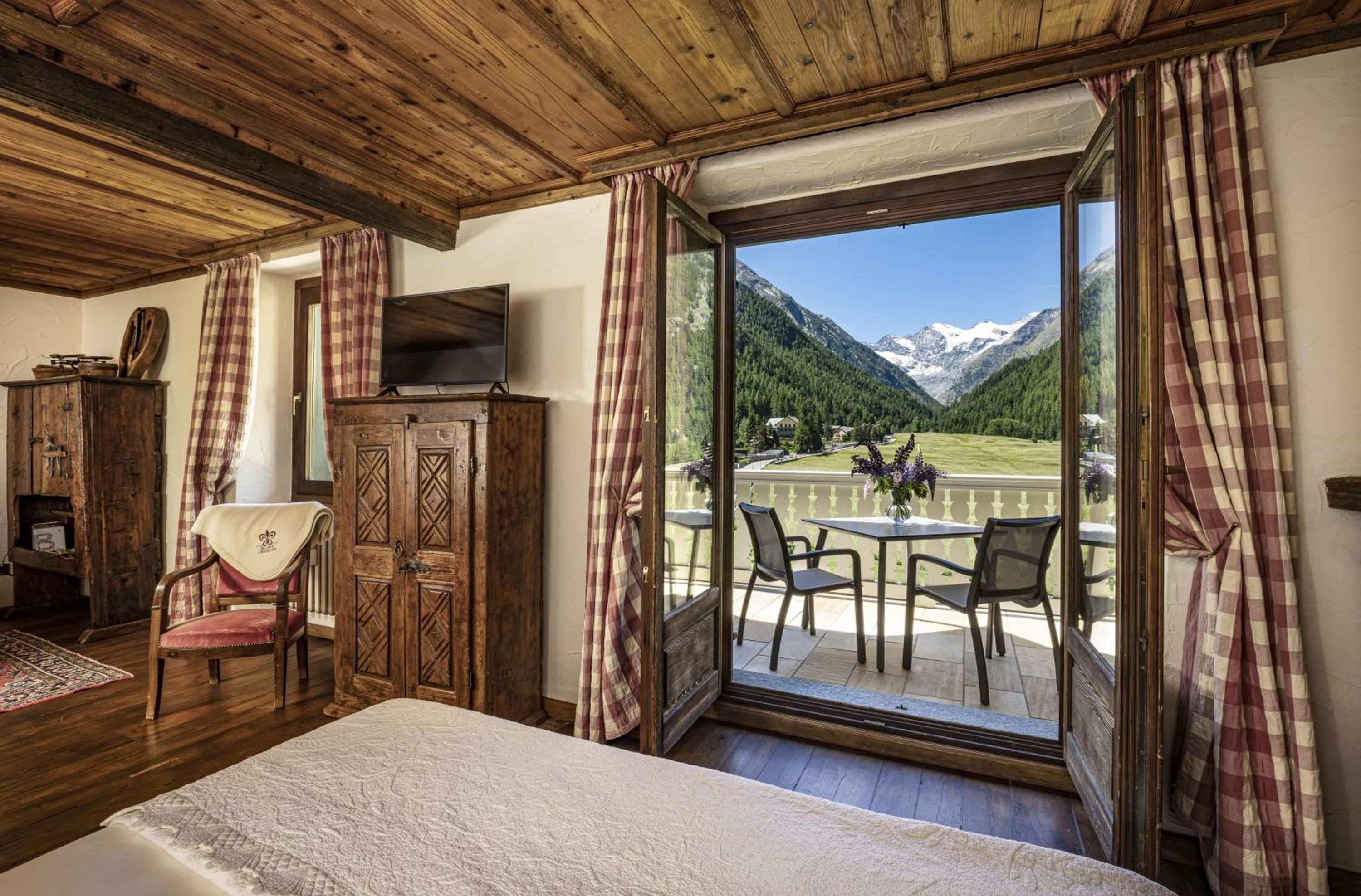Deluxe Double or Twin Room with Mountain View - Photo 2