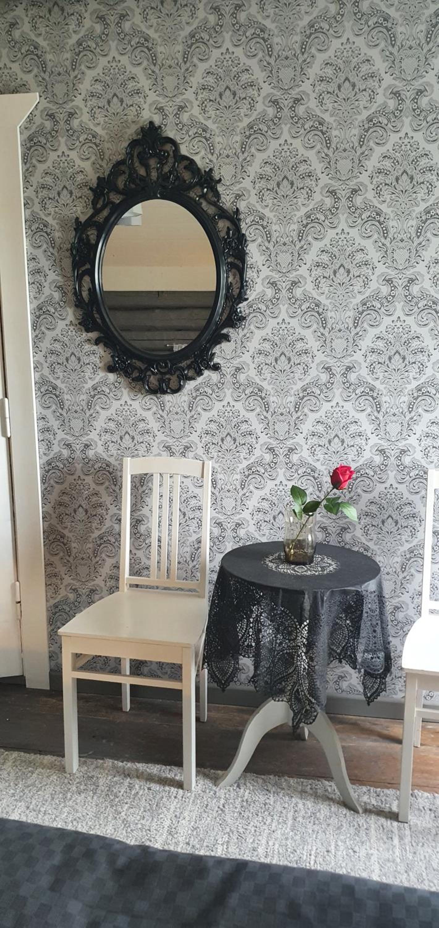 Family Room with Shared Bathroom photo 2