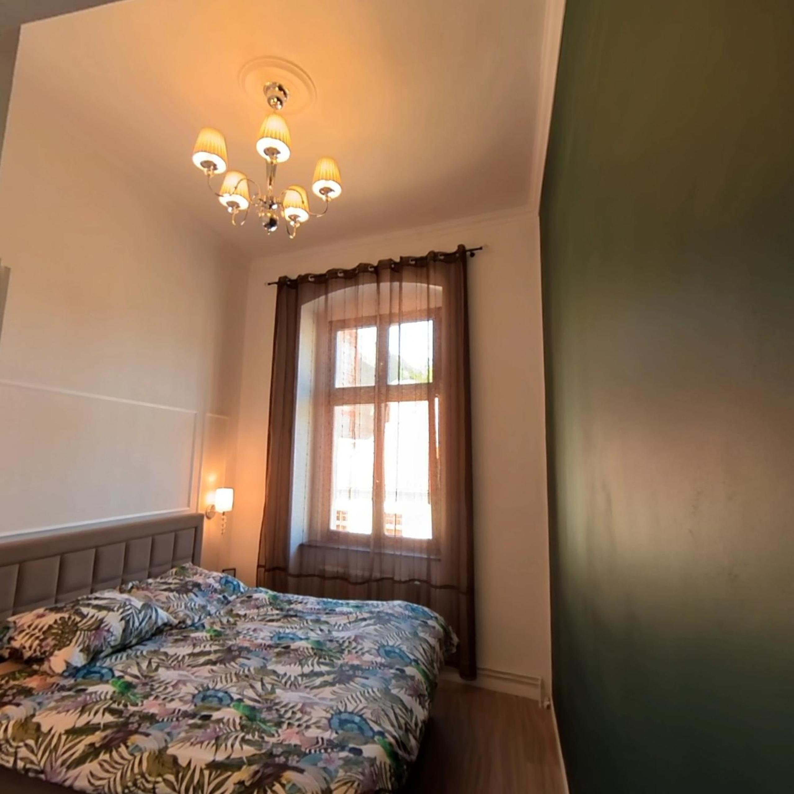 One-Bedroom Apartment - Photo 6