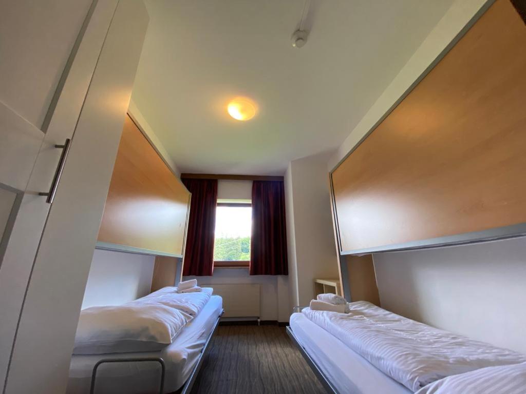 Economy Twin Room photo 3