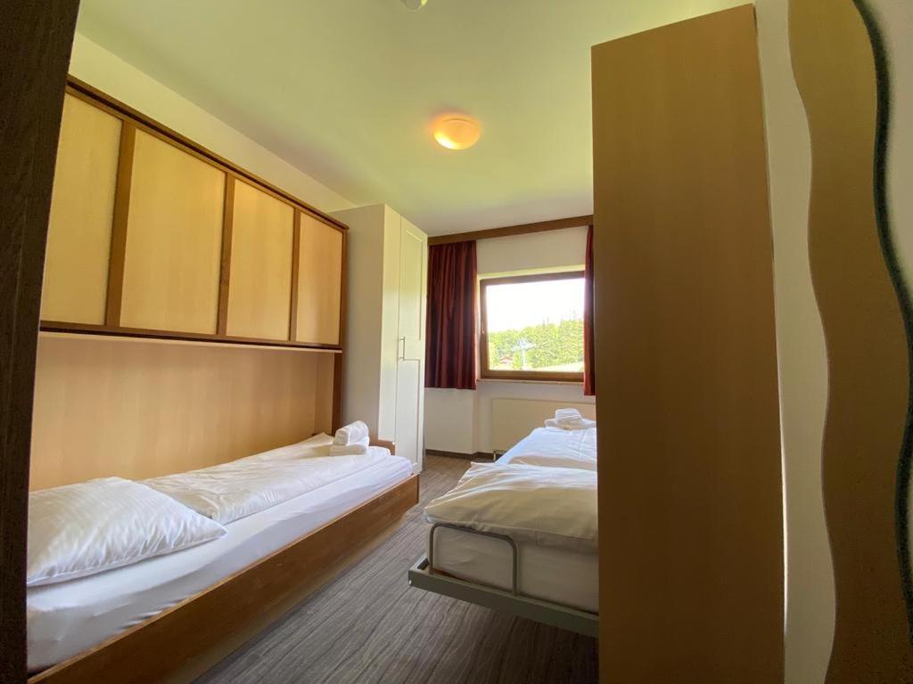 Economy Twin Room photo 2