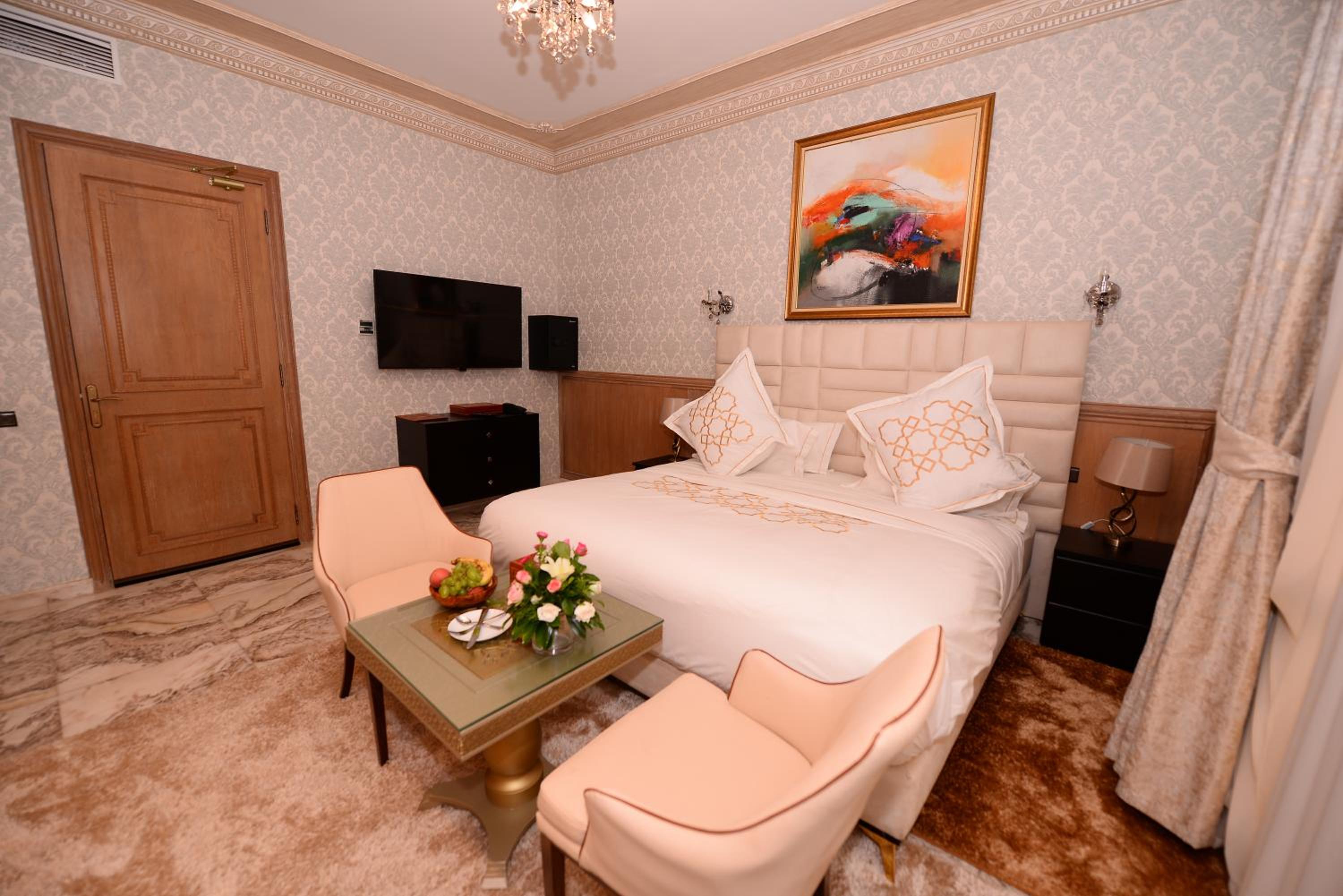 Deluxe Room - Photo 7