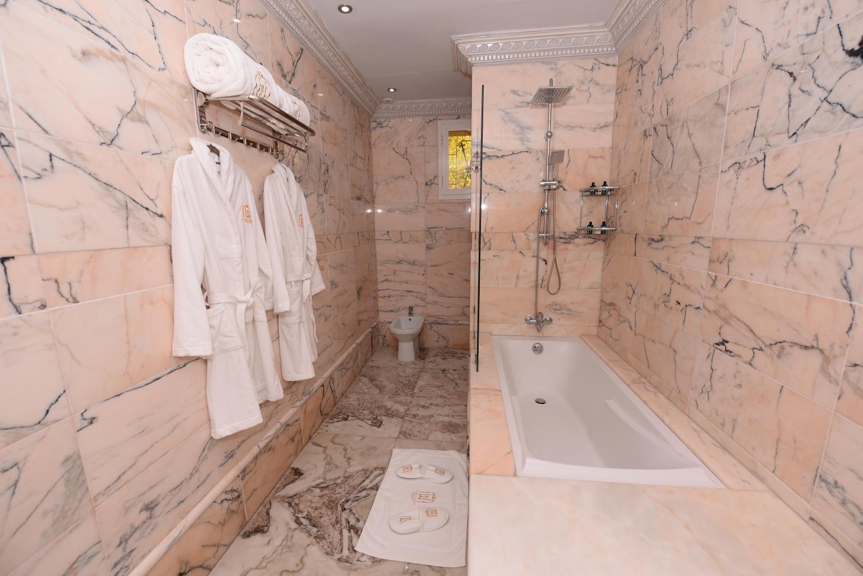 Deluxe Room - Photo 2