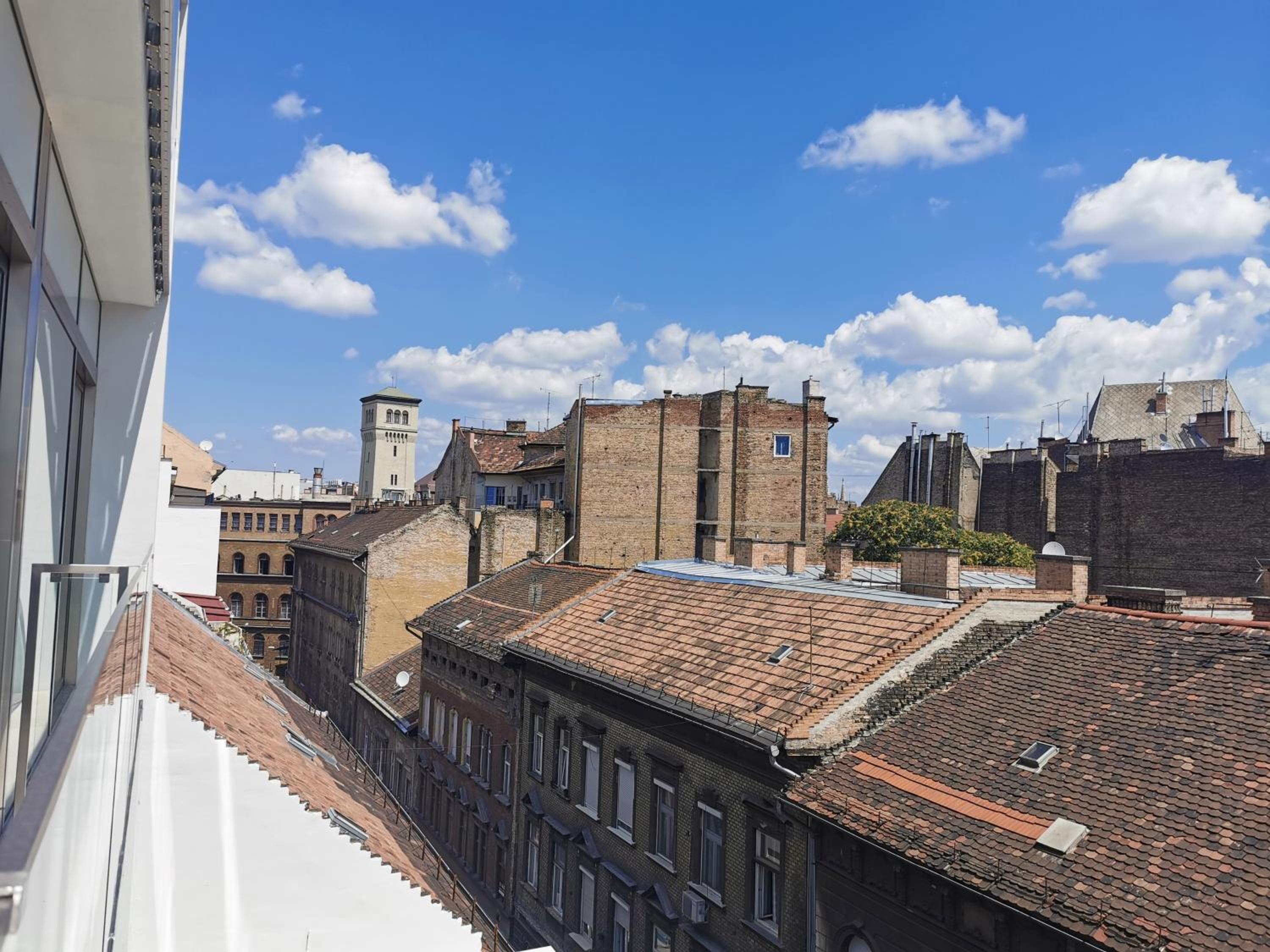 Classic Double Room with Balcony - Photo 7