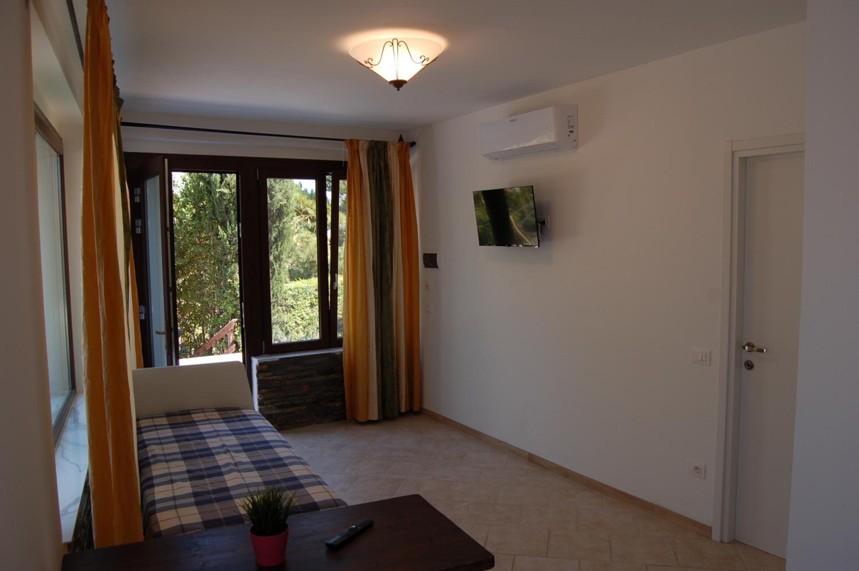 Apartment with Pool View  - Photo 5