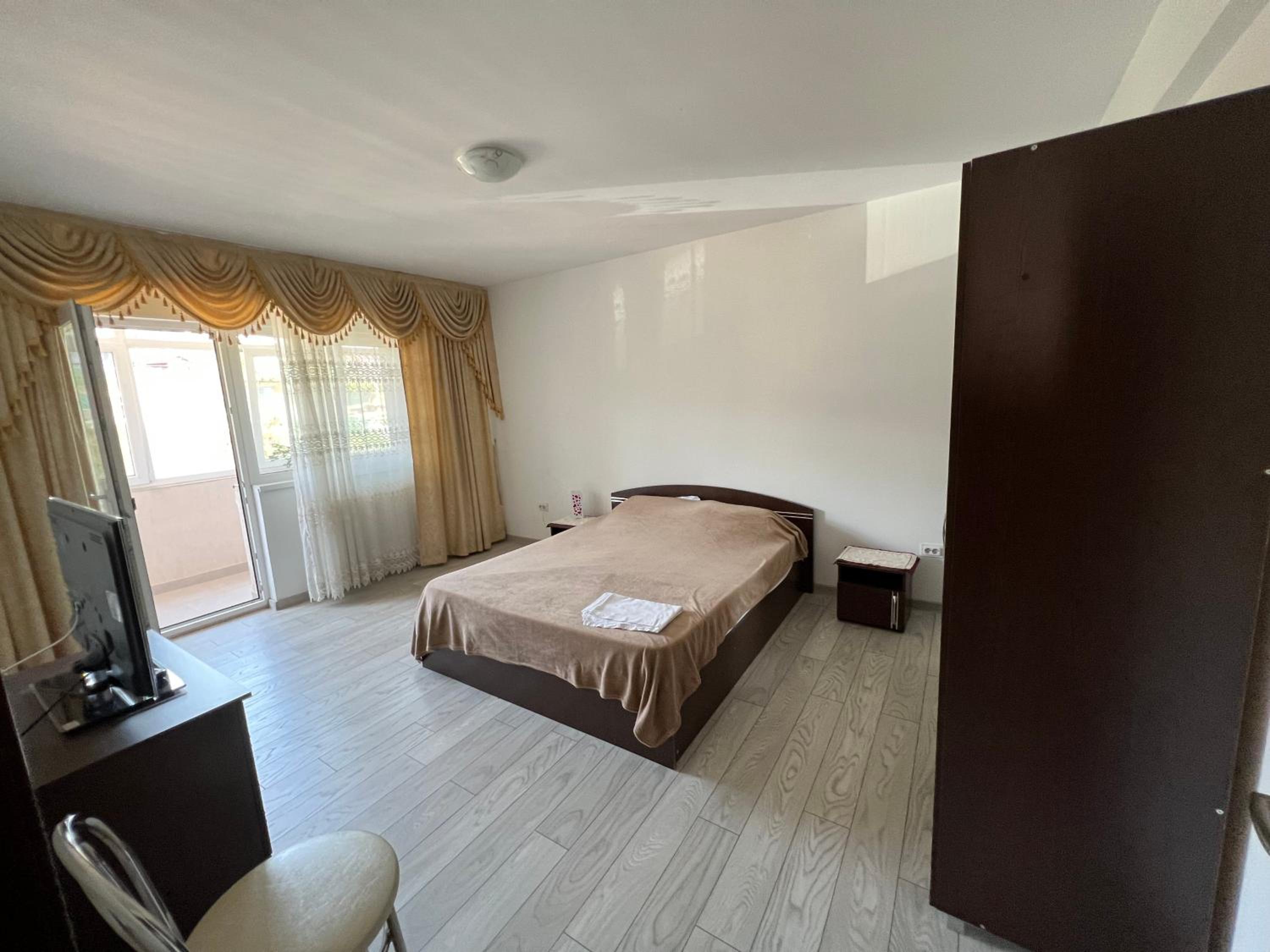 One-Bedroom Apartment - Photo 1