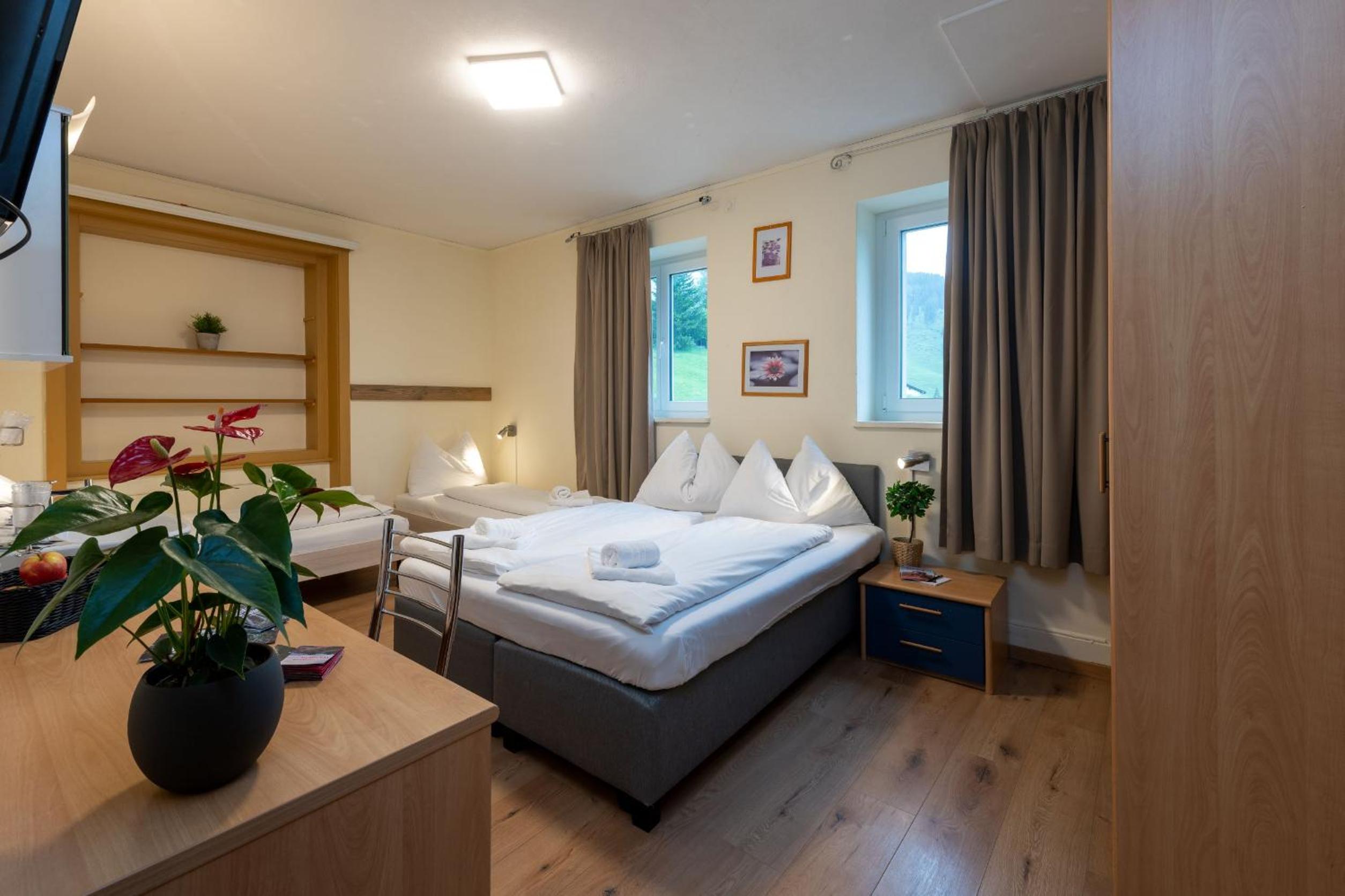Quadruple Room with Mountain View - North Side