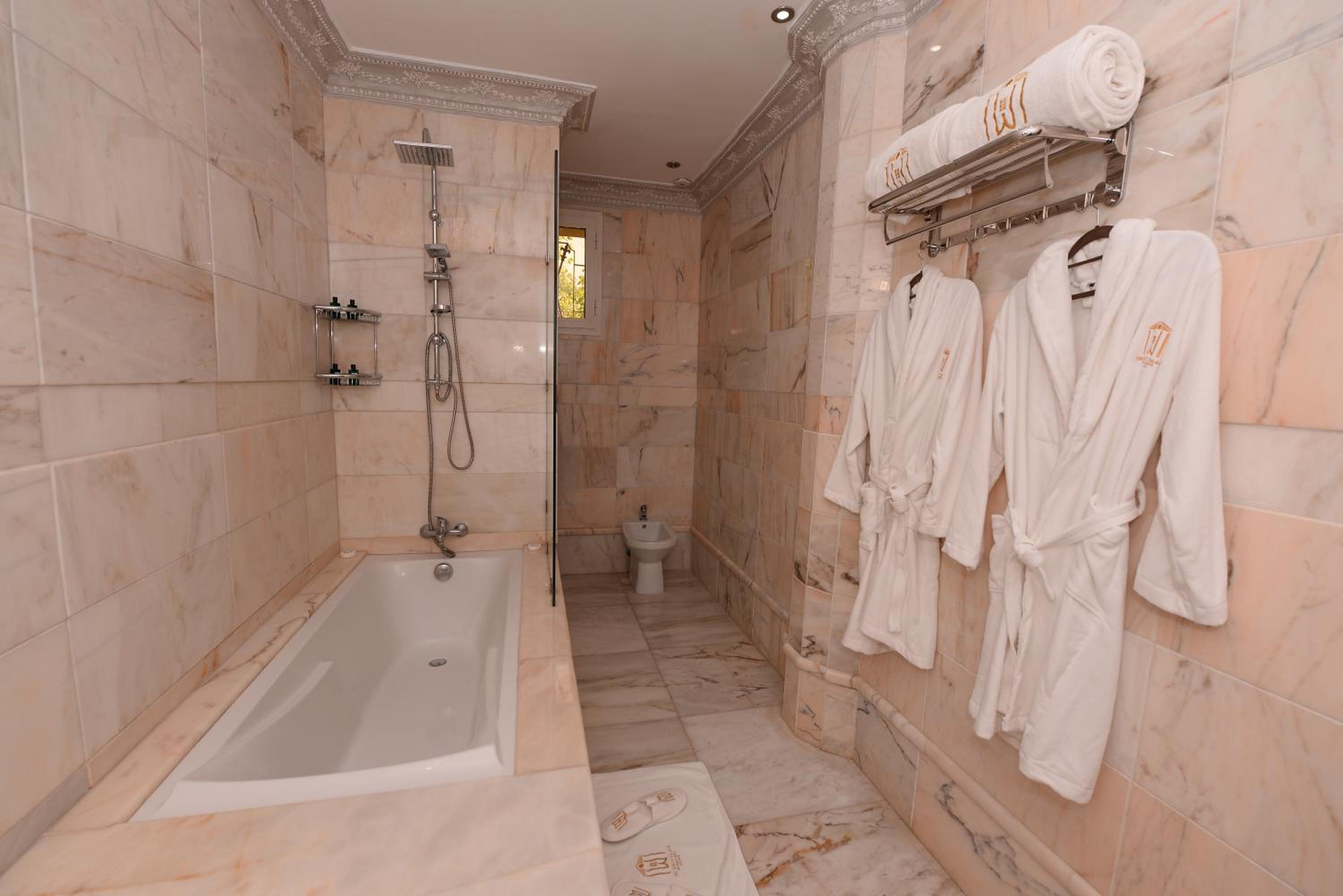 Deluxe Double Room - Photo 5