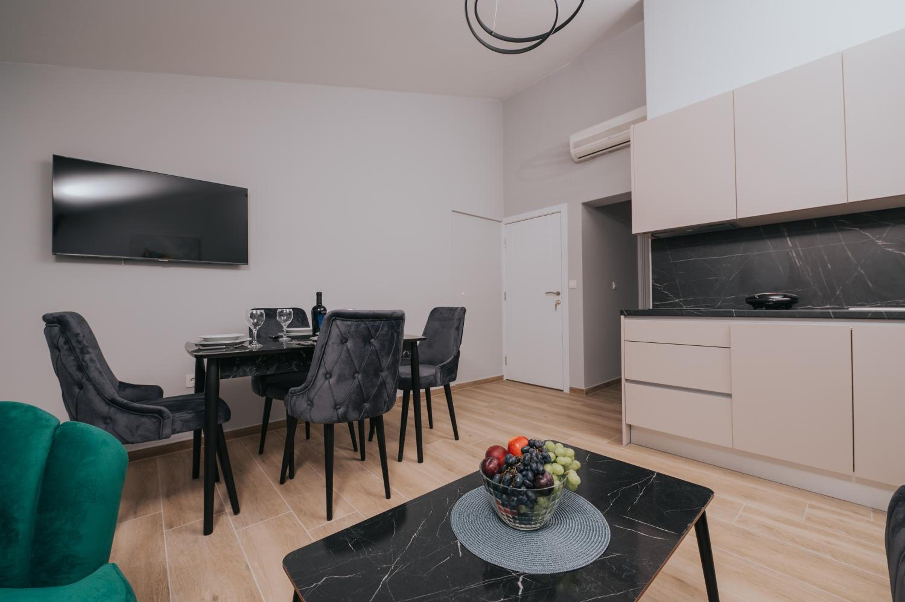 Apartment with Balcony photo 1