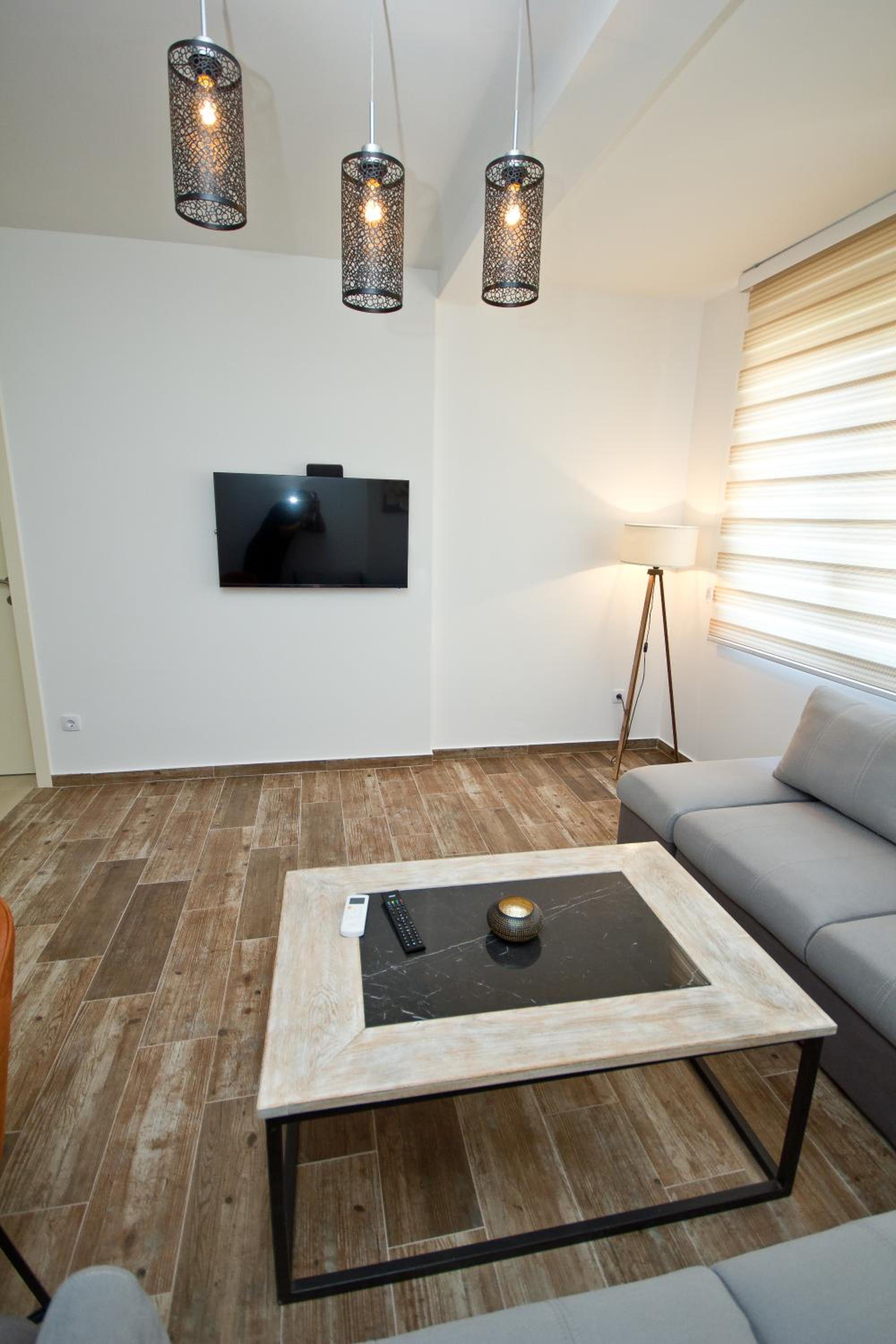 One-Bedroom Apartment photo 1