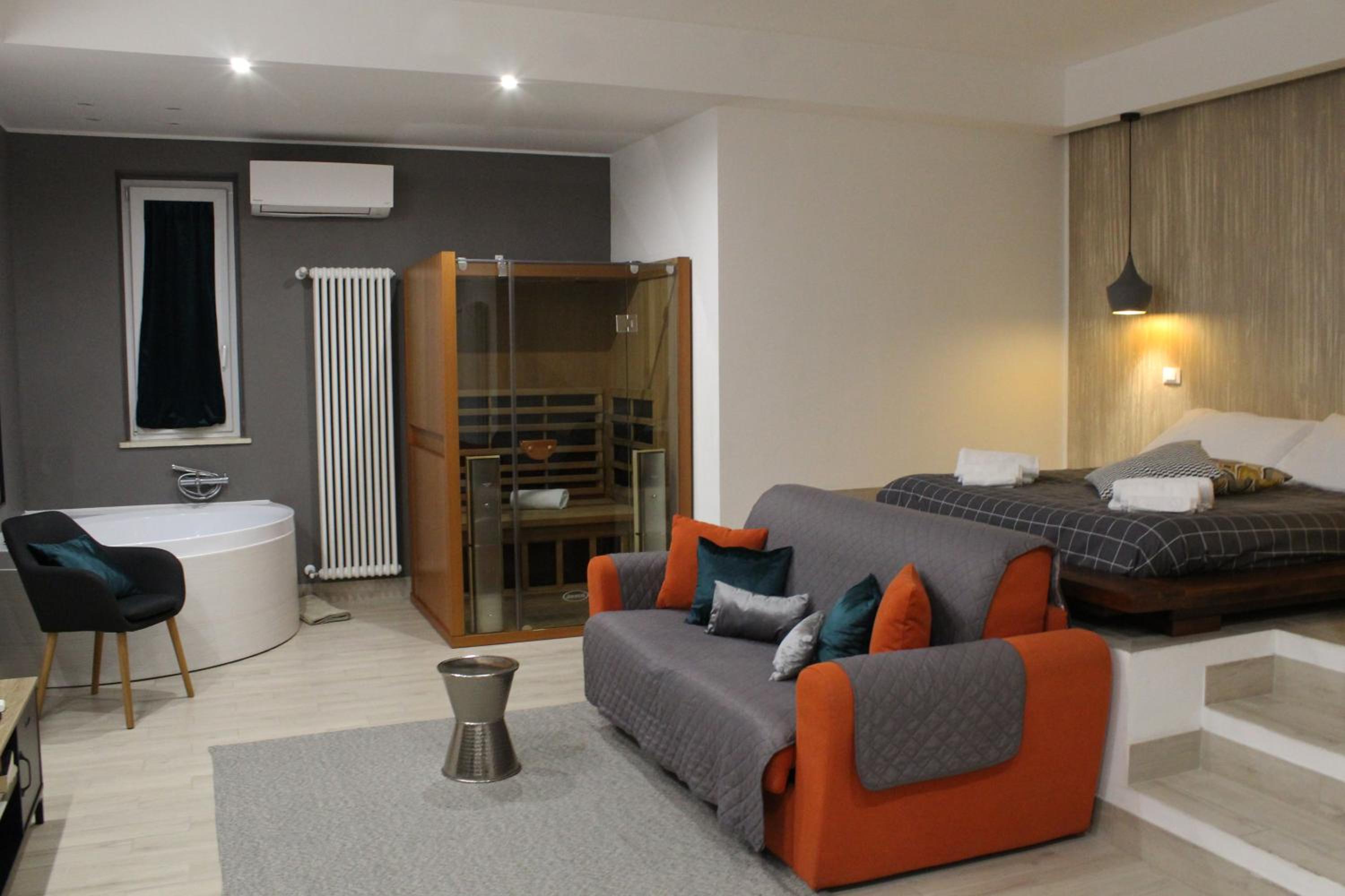Suite with Spa Bath photo 1