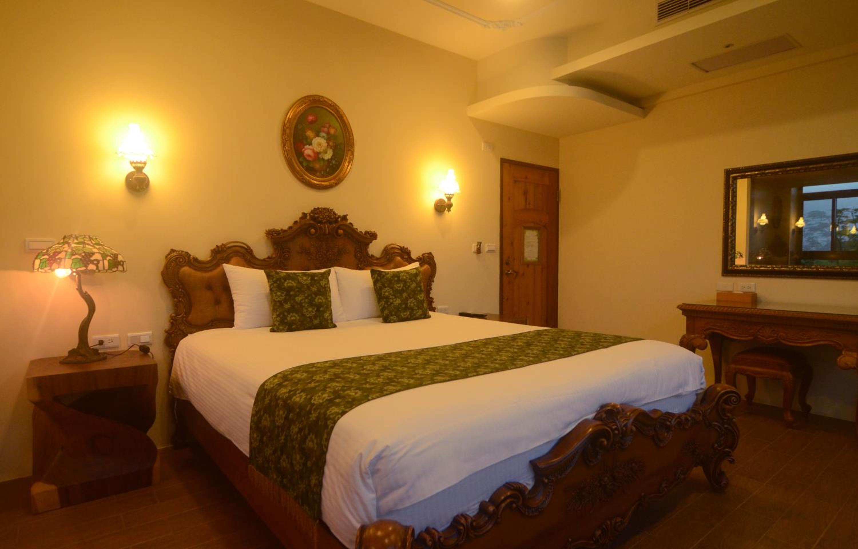 Deluxe Double Room with Bath photo 2
